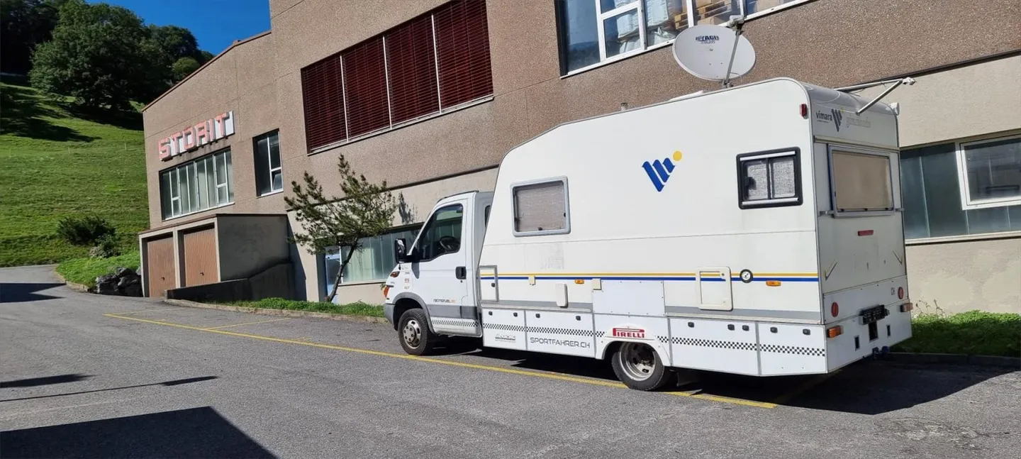 Places de stationnement extérieures pour camping-cars, caravanes, voitures - facilement accessibles - Photo 1 sur 5
