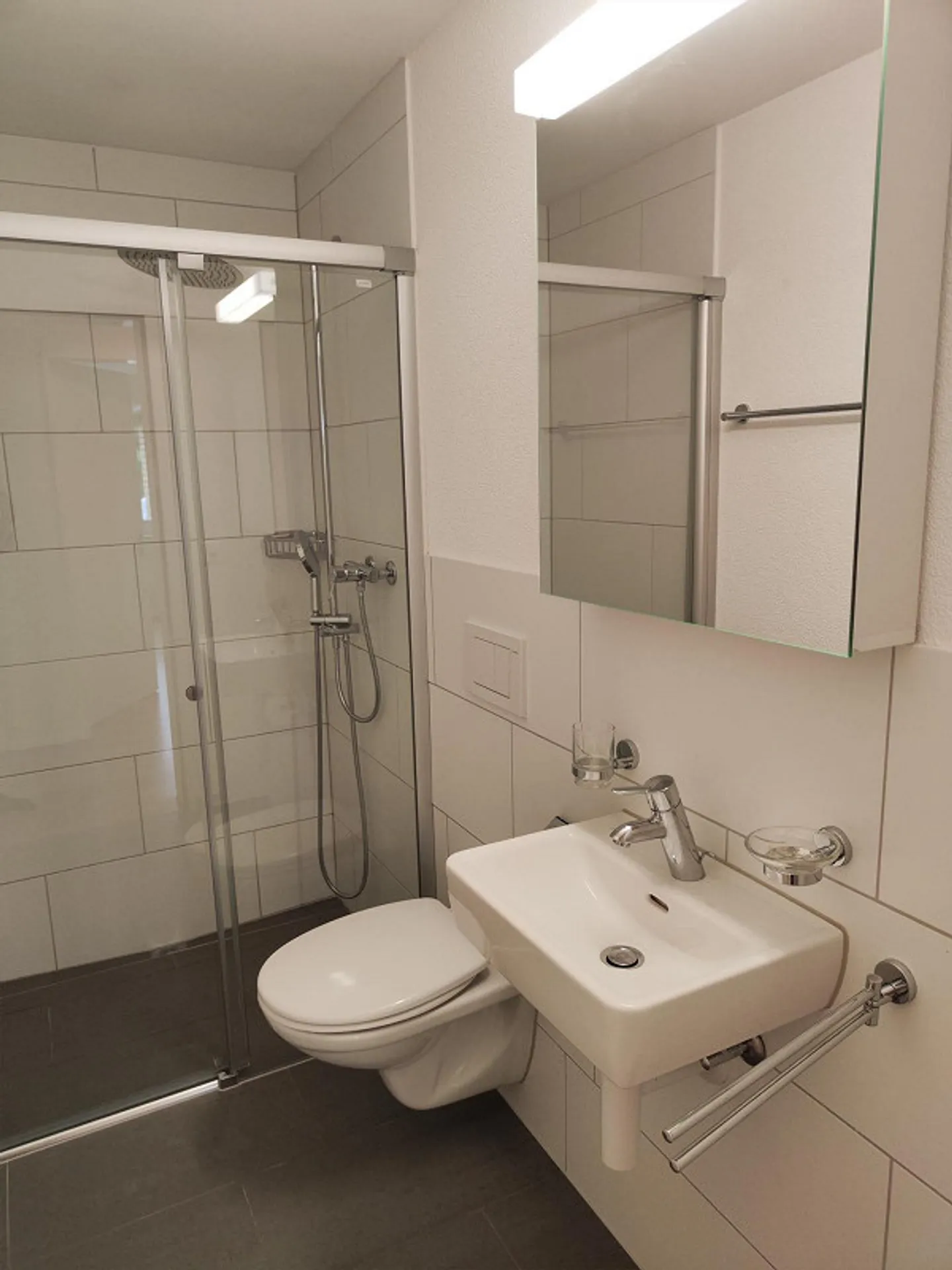 Appartement moderne de 3,5 pièces au rez-de-chaussée avec terrasse spacieuse - Photo 6 sur 12