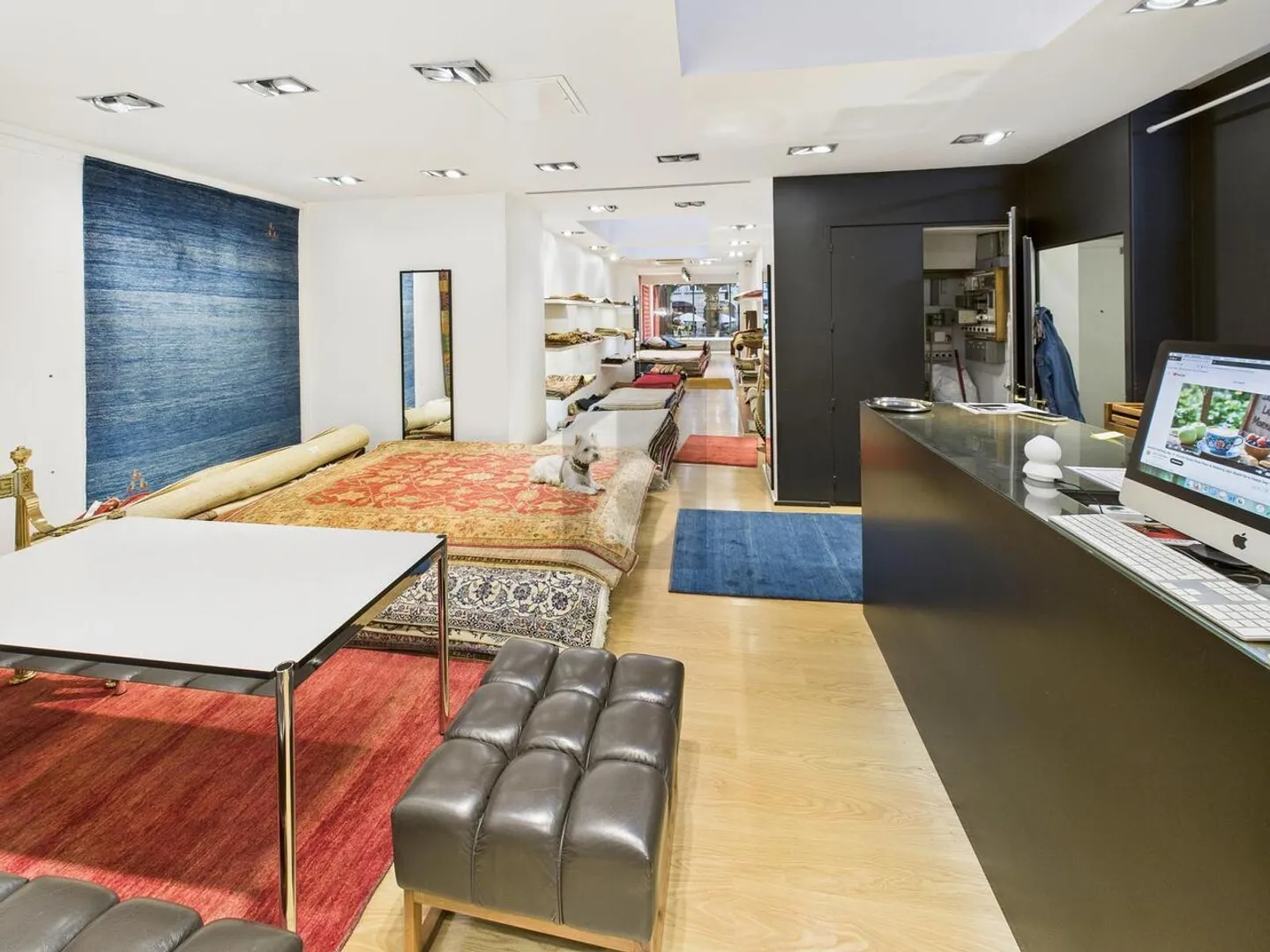 SPACIOUS AND IN A PRIME LOCATION IN THE OLD TOWN - Photo 2 of 6