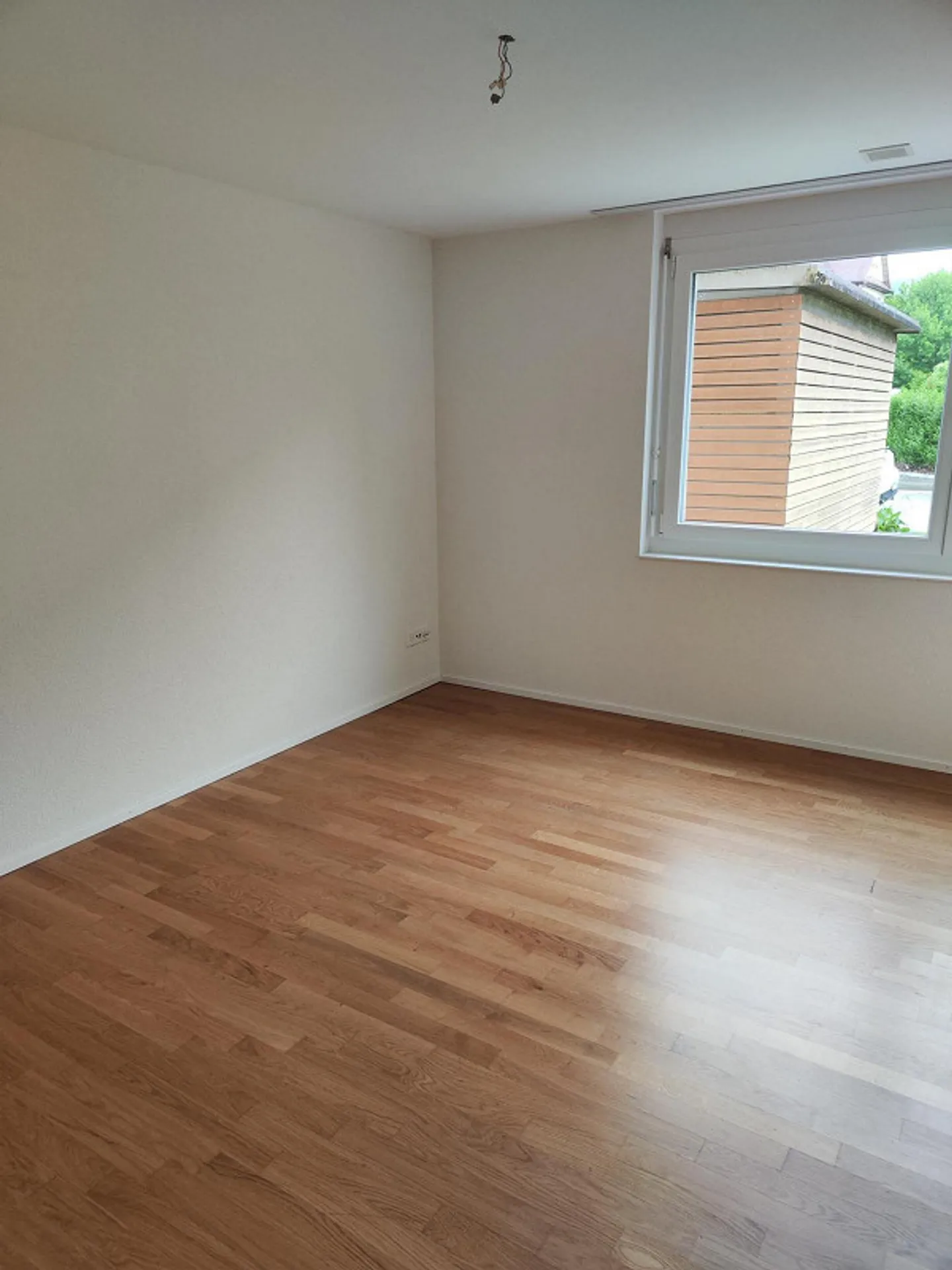 Appartement moderne de 3,5 pièces au rez-de-chaussée avec terrasse spacieuse - Photo 7 sur 12