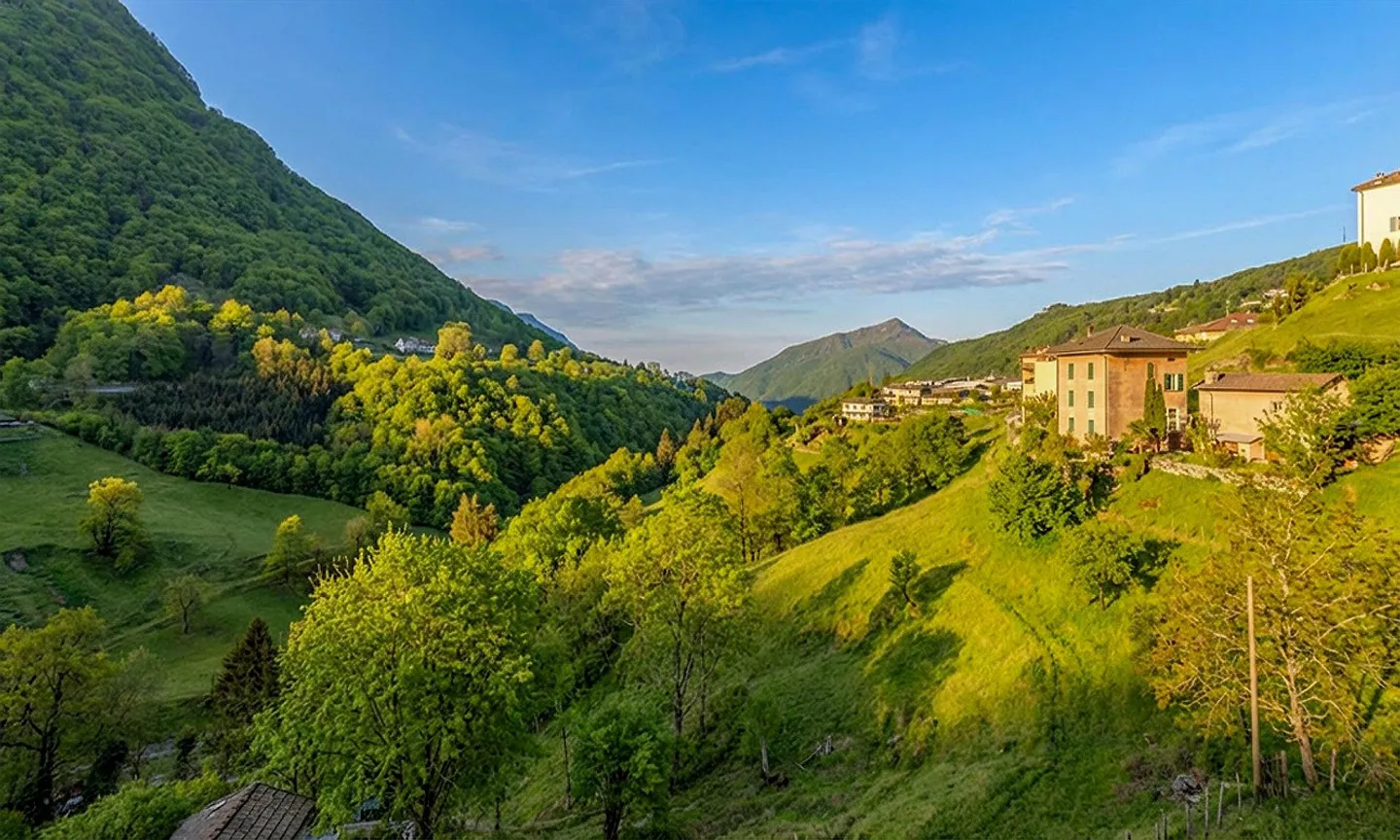 BARGAIN - HOUSE ON LARGE LAND IN PANORAMIC AREA IN AROGNO - Photo 7 of 7