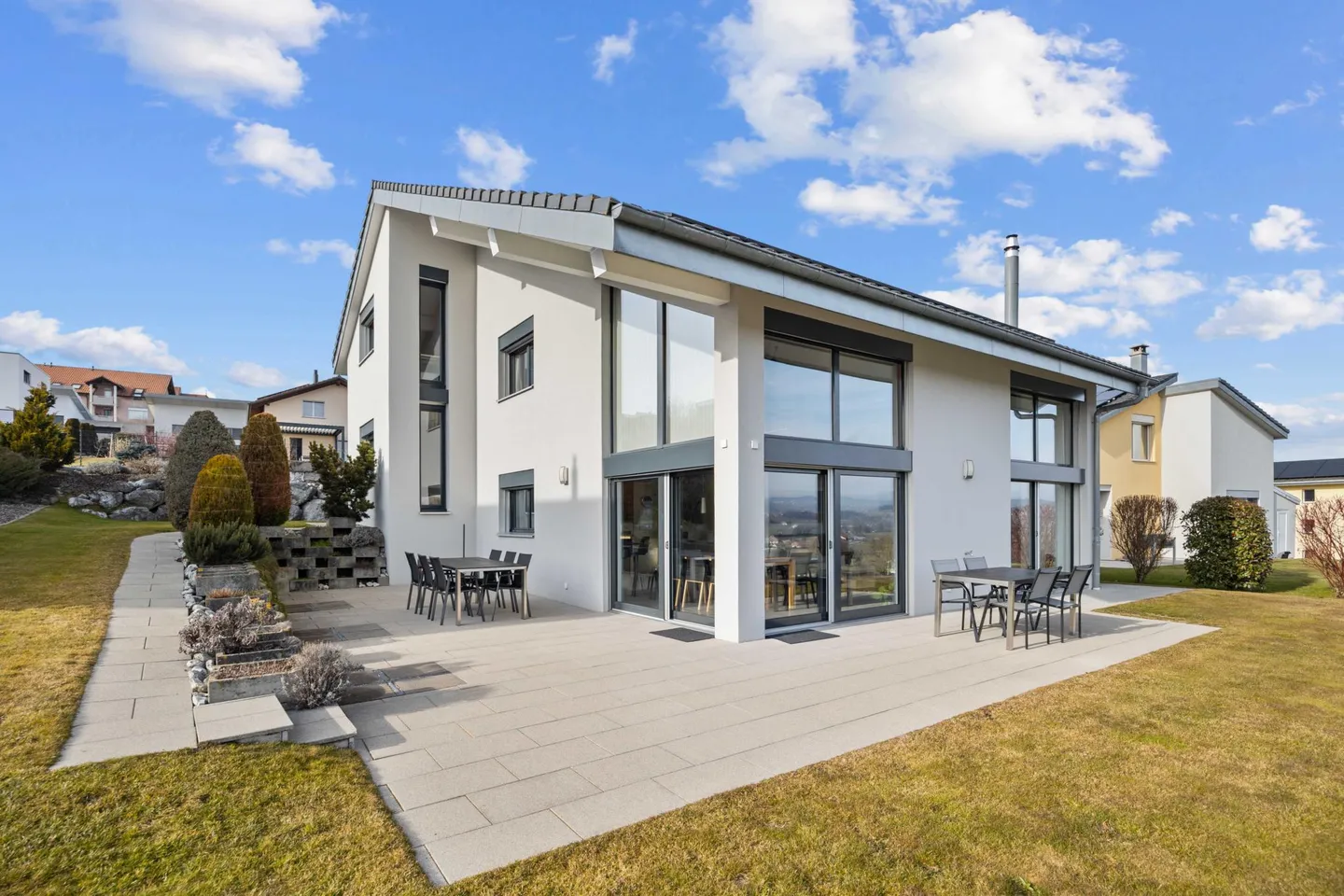 Ein helles Familienkokon mit vielfältigen Möglichkeiten - Foto 1 von 10