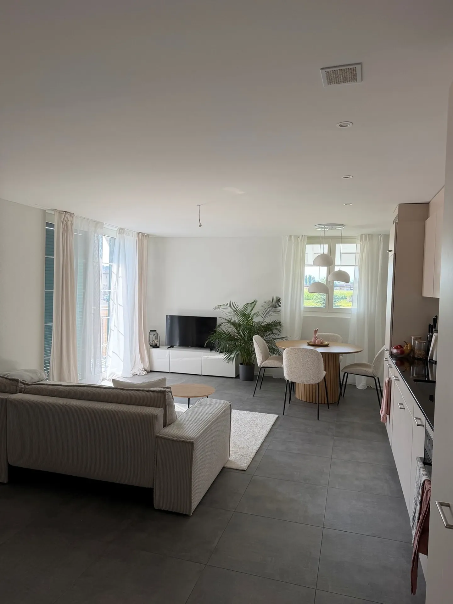 Appartamento spazioso con balcone - Foto 3 di 4