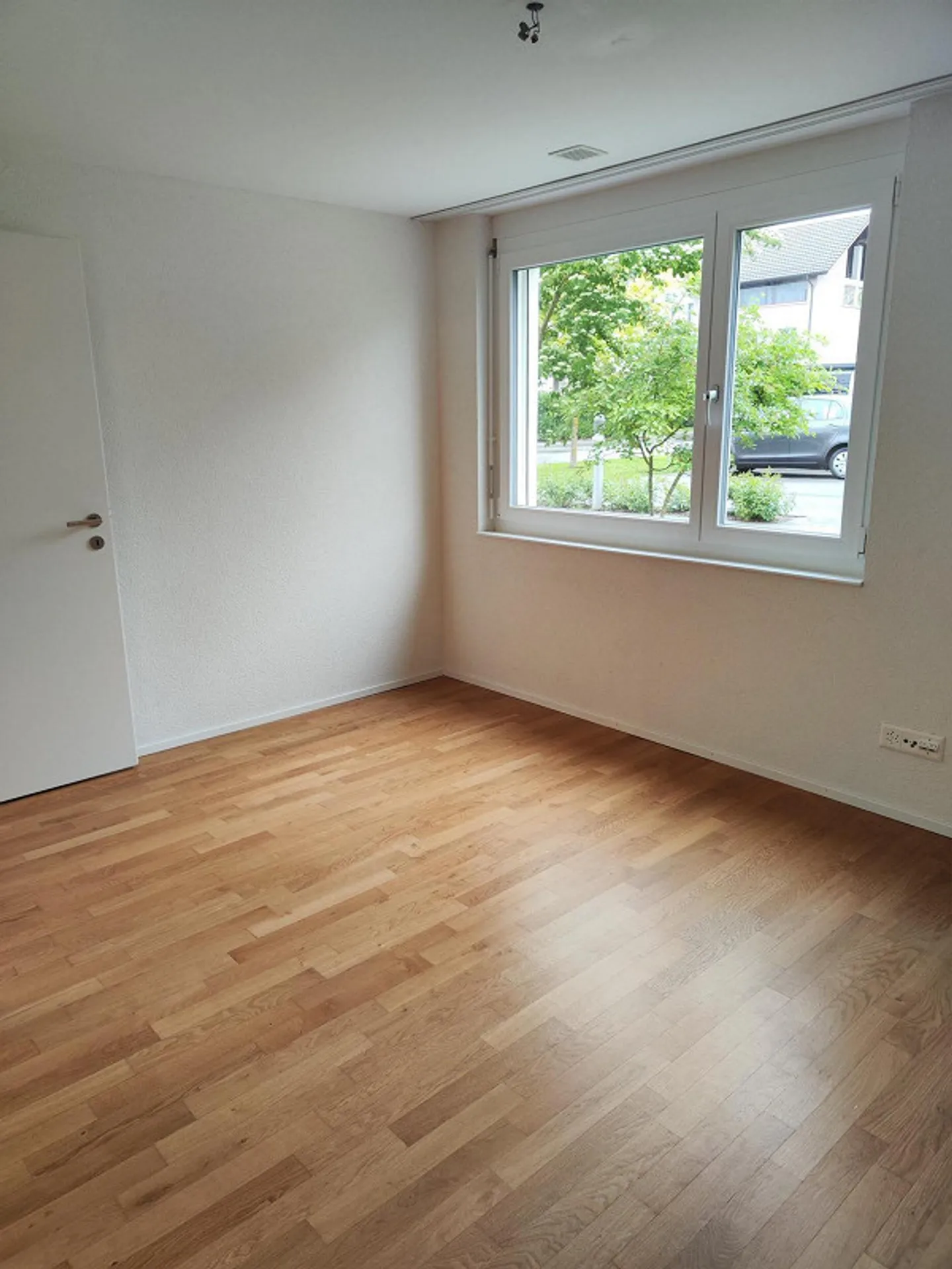 Appartement moderne de 3,5 pièces au rez-de-chaussée avec terrasse spacieuse - Photo 8 sur 12