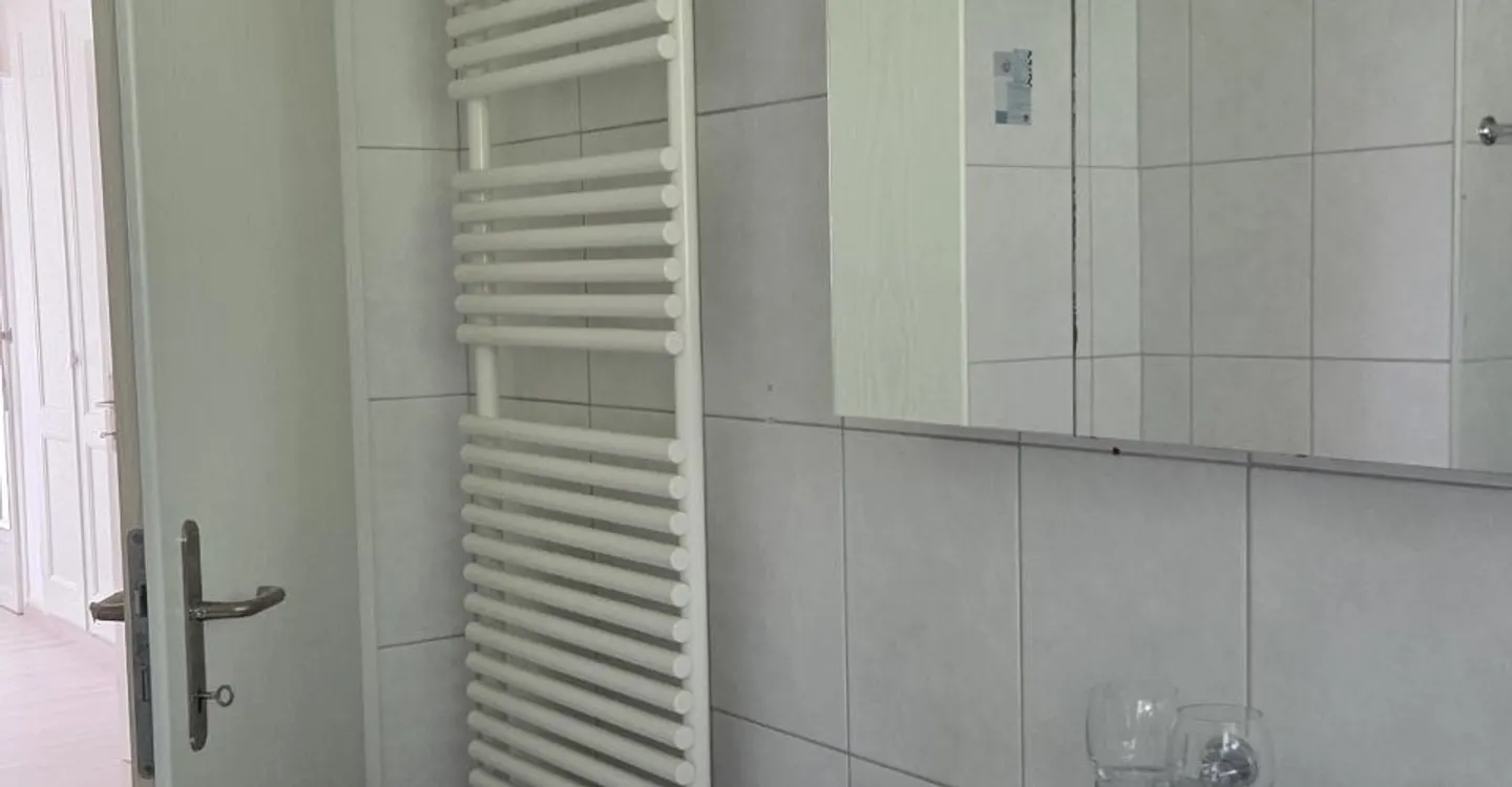 Apartment located in a small building with 4 units. - Photo 8 of 16