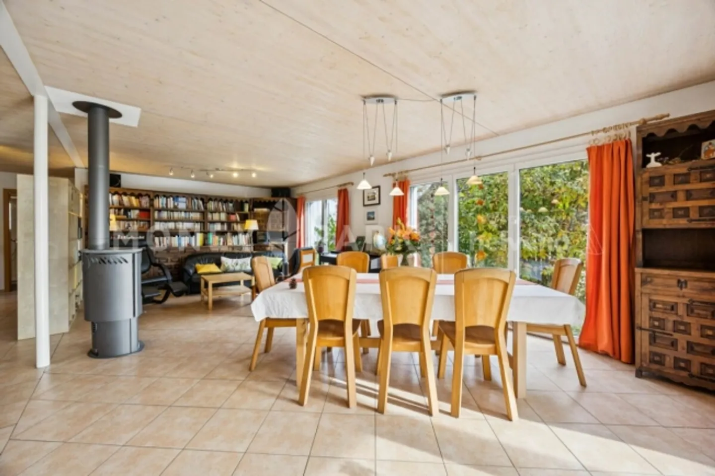 Affascinante casa unifamiliare di 8,5 stanze con molto spazio per la famiglia e gli hobby - Foto 2 di 13