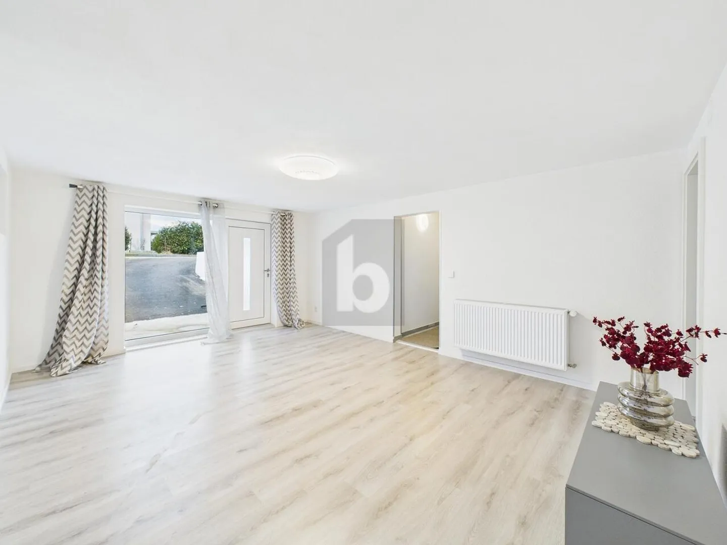 FRESHLY RENOVATED, LOTS OF SPACE AND SEPARATE APARTMENT - Photo 4 of 6