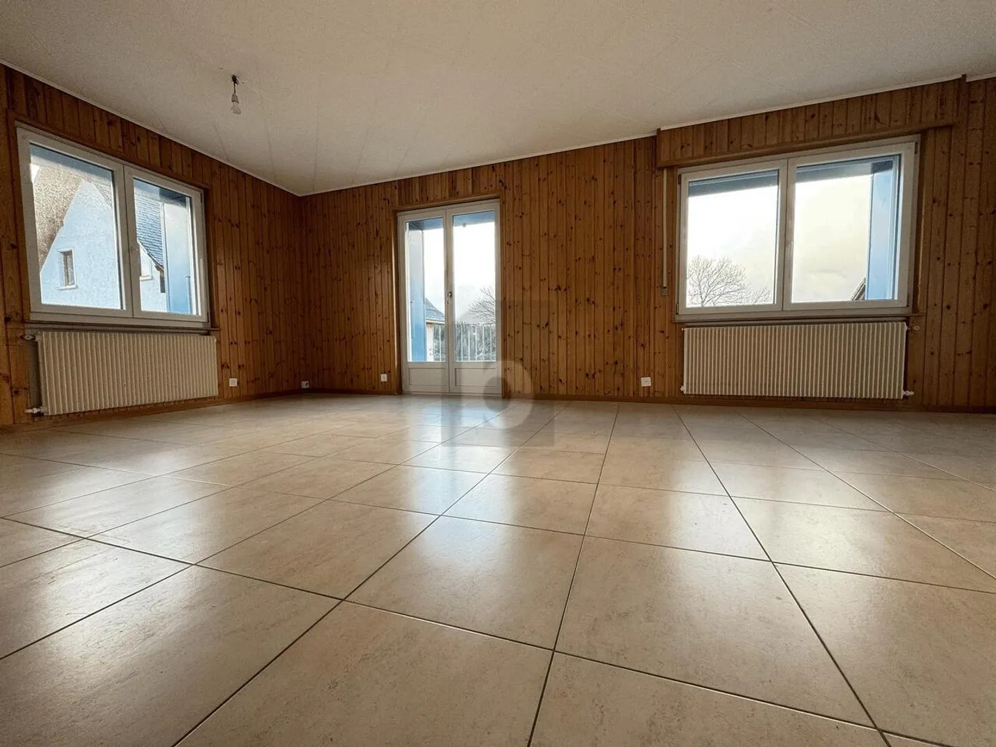 SPACIOUS WITH GARDEN BY THE LAKE - Photo 5 of 6