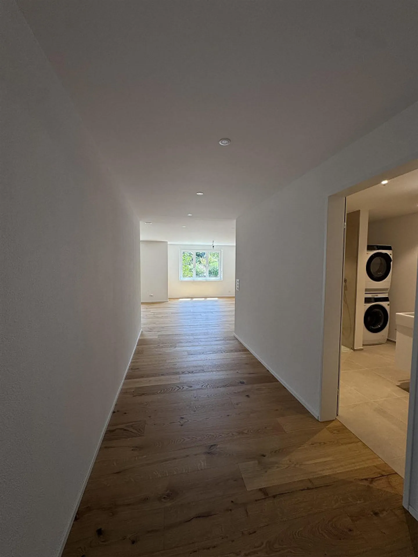Moderne 4.5 Zimmerwohnung - Foto 2 von 12