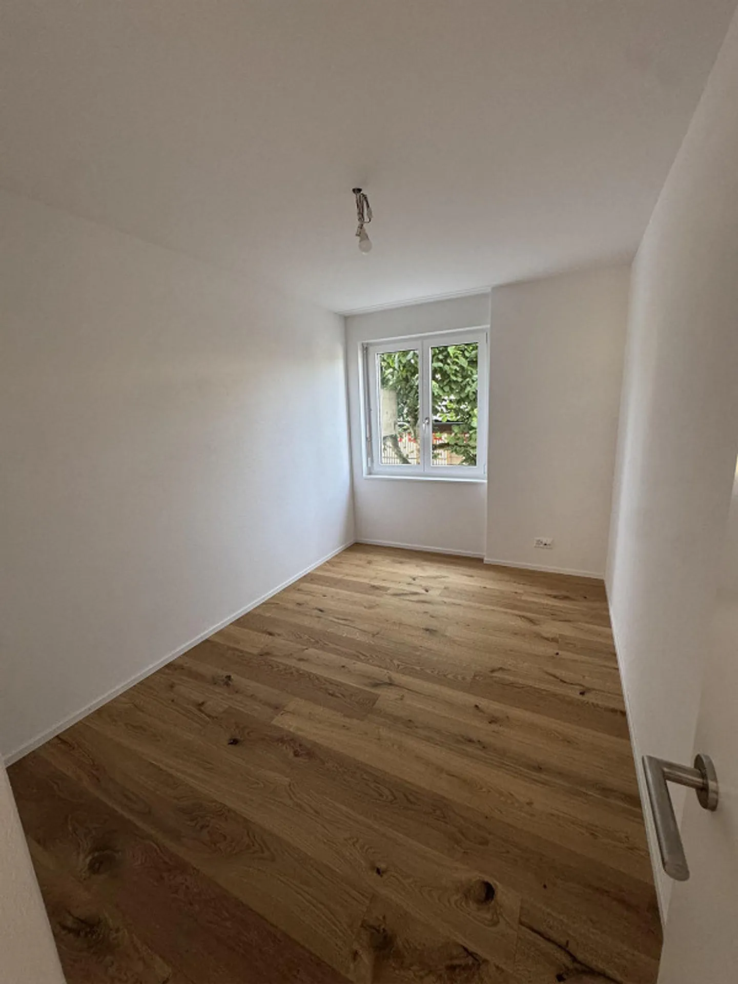Moderne 4.5 Zimmerwohnung - Foto 3 von 12