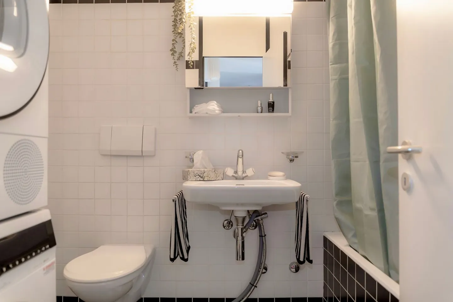 Comfortable 2.5-Room Apartment - Photo 3 of 13