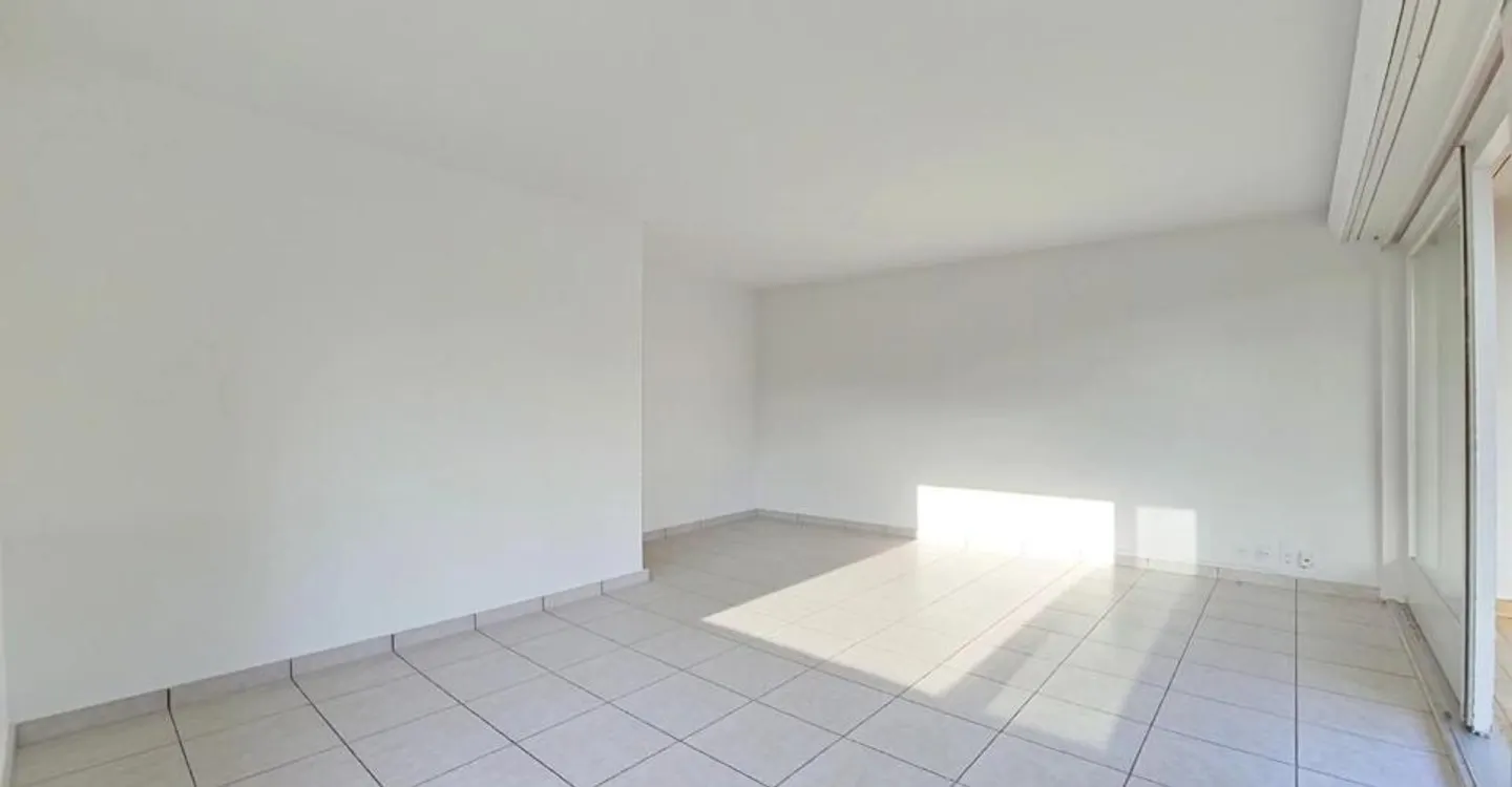 Magnificent 3.5 rooms in Sierre, close to Lake Géronde! - Photo 5 of 13