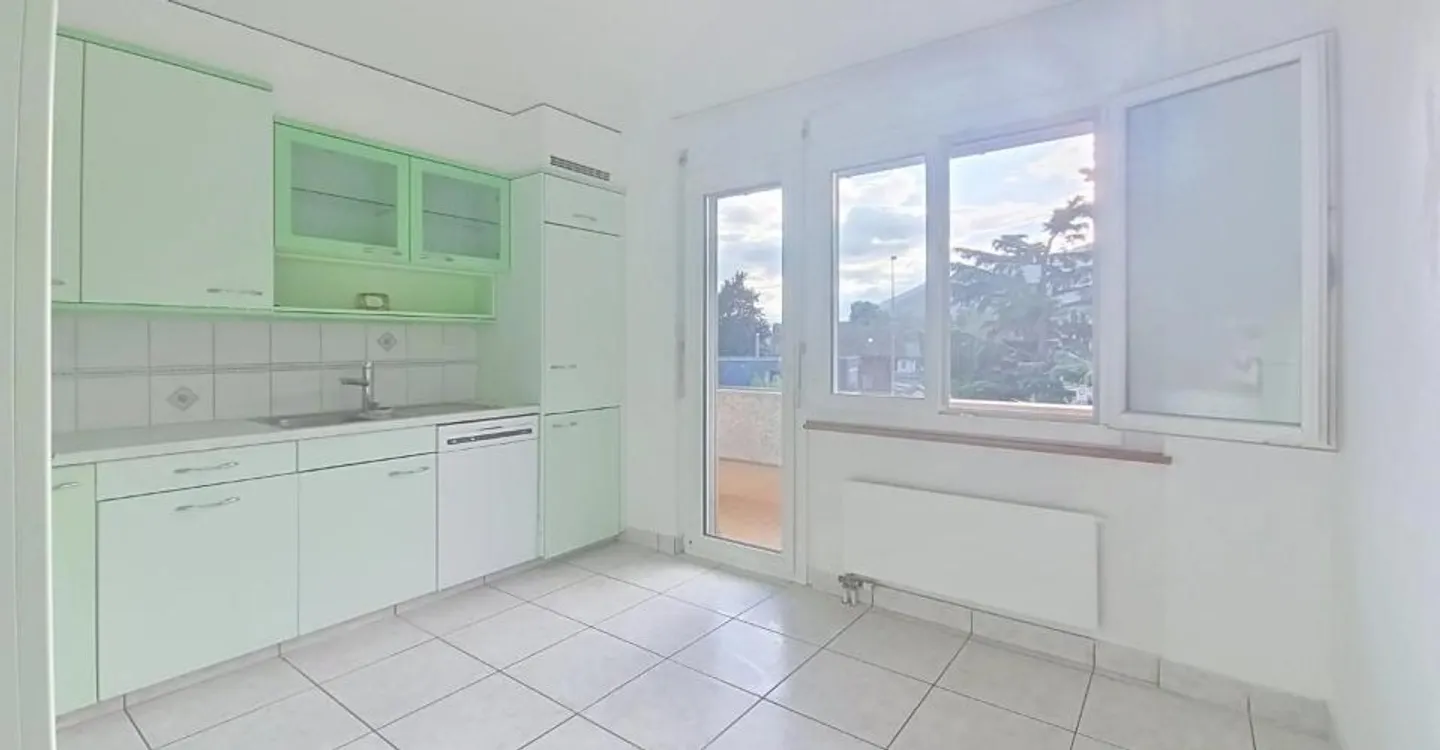 Magnificent 3.5 rooms in Sierre, close to Lake Géronde! - Photo 6 of 13