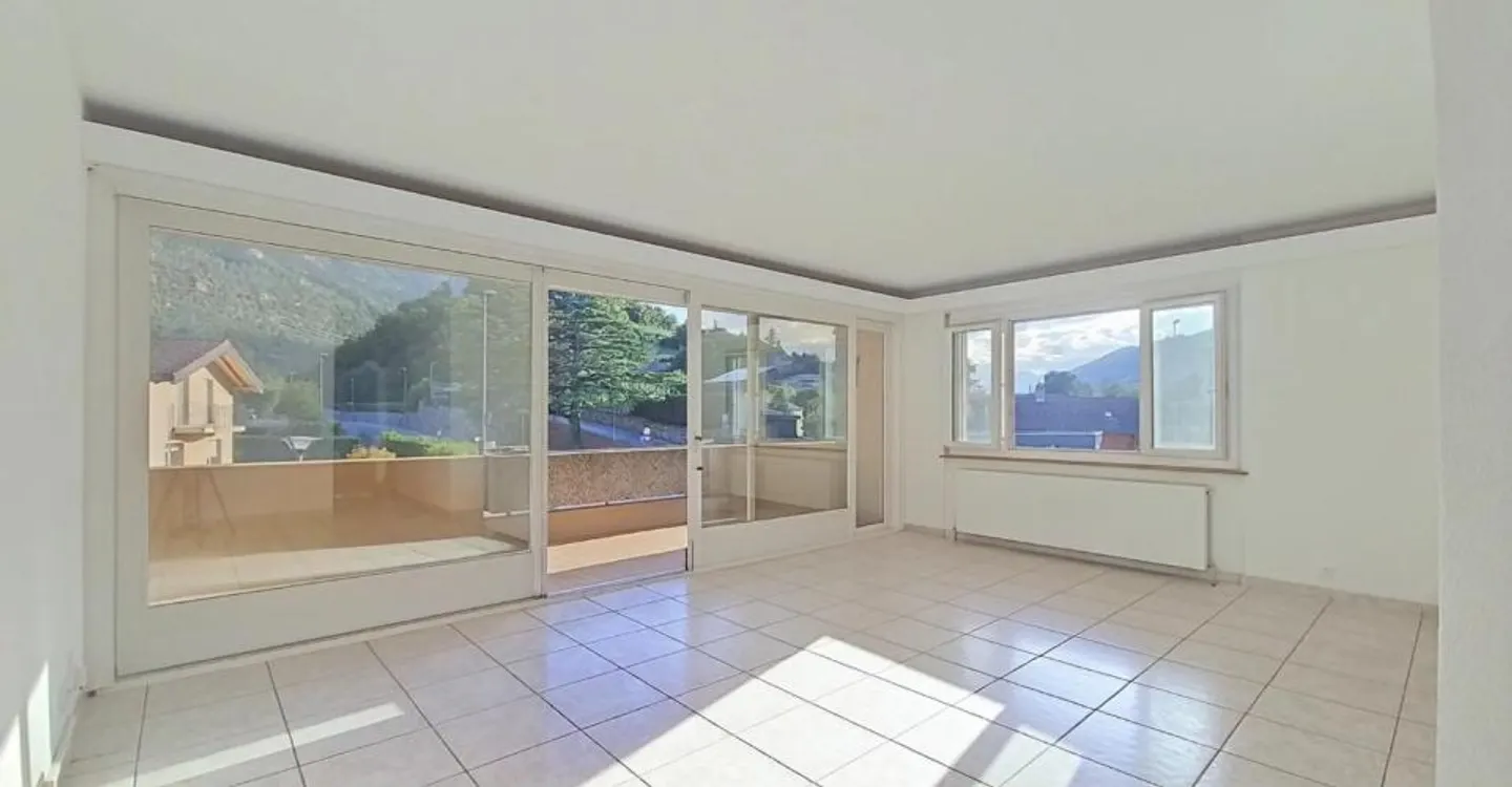 Magnificent 3.5 rooms in Sierre, close to Lake Géronde! - Photo 2 of 13