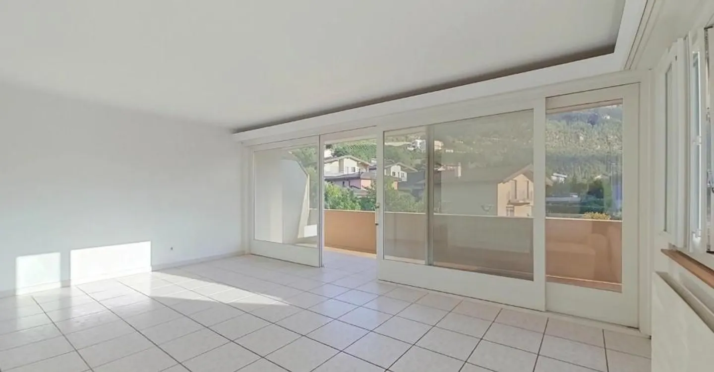 Magnificent 3.5 rooms in Sierre, close to Lake Géronde! - Photo 3 of 13
