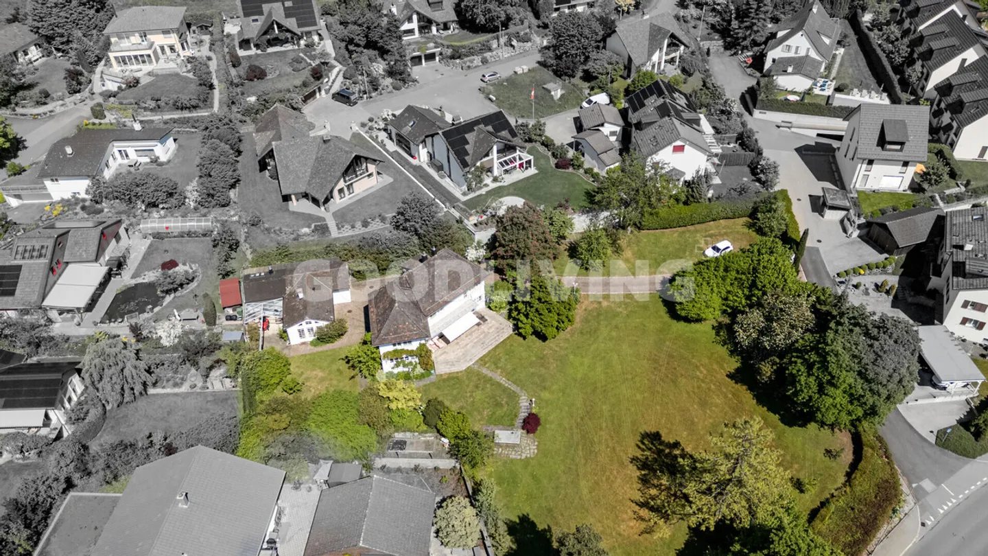 Propriété avec bâtiment existant - Photo 2 sur 2