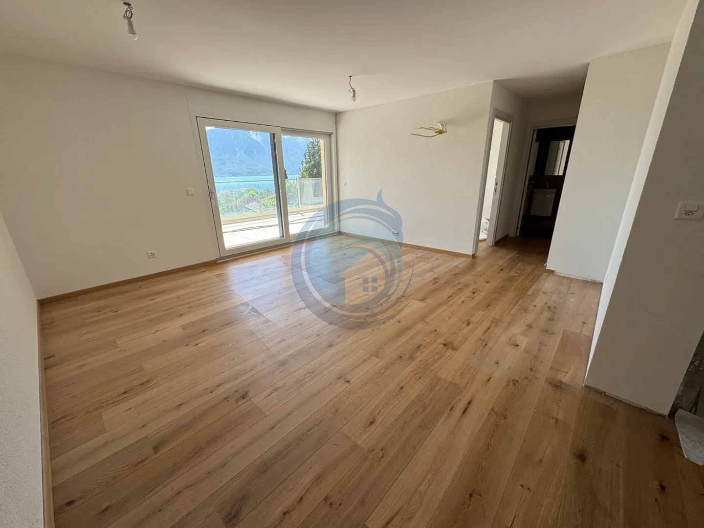 APPARTAMENTO DI NUOVA COSTRUZIONE CON 4,5 CAMERE E VISTA PANORAMICA SUL LAGO - Foto 3 di 14