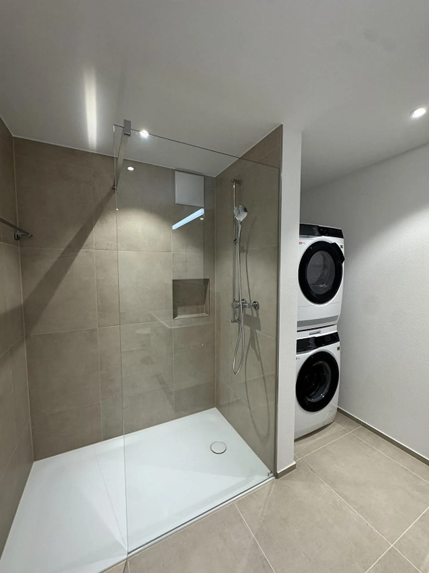 Moderne 4.5 Zimmerwohnung - Foto 7 von 12