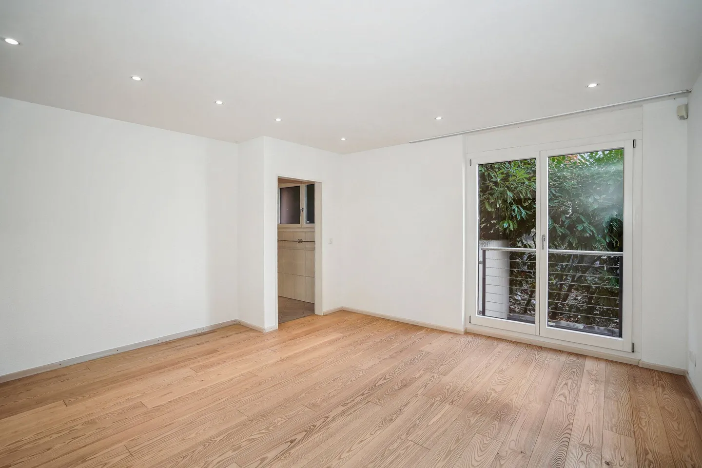 Luxuriöse 3.5-Zimmer-Terrassenwohnung in Binningen - Foto 5 von 12