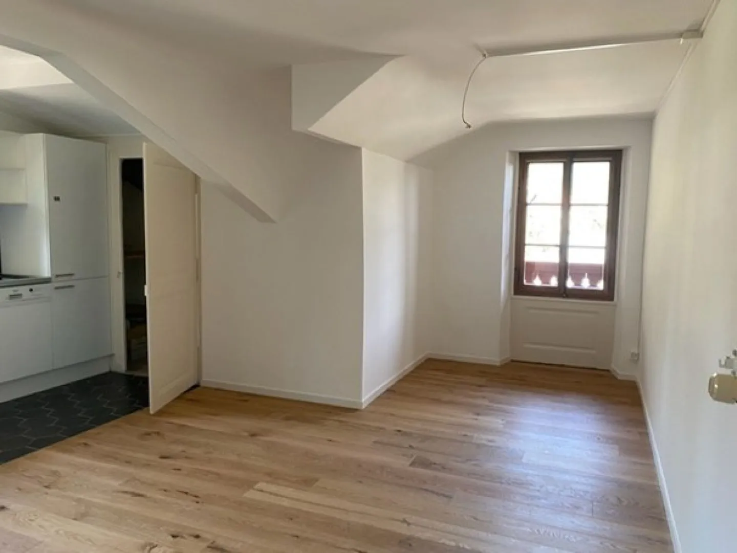 2.5 Room Apartment - Photo 2 of 9