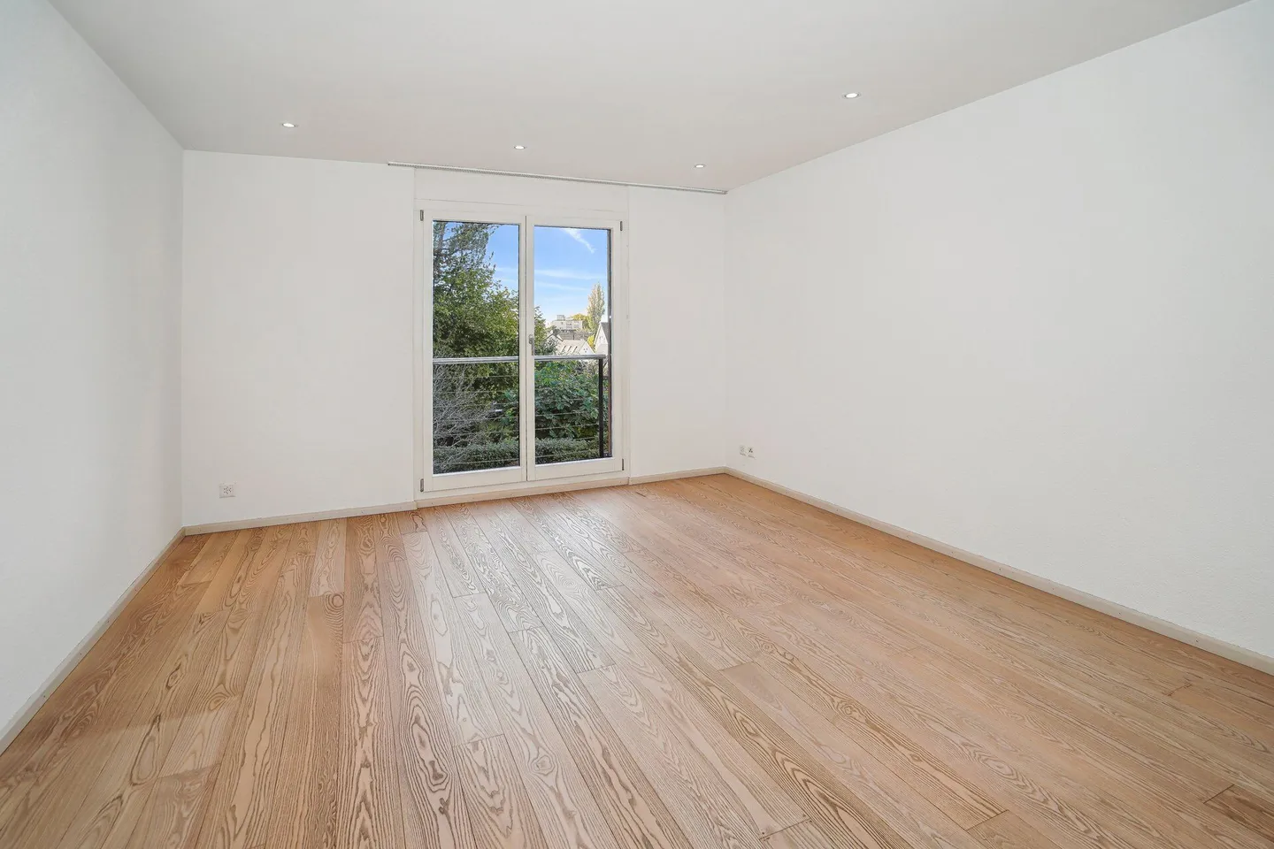 Luxuriöse 3.5-Zimmer-Terrassenwohnung in Binningen - Foto 8 von 12