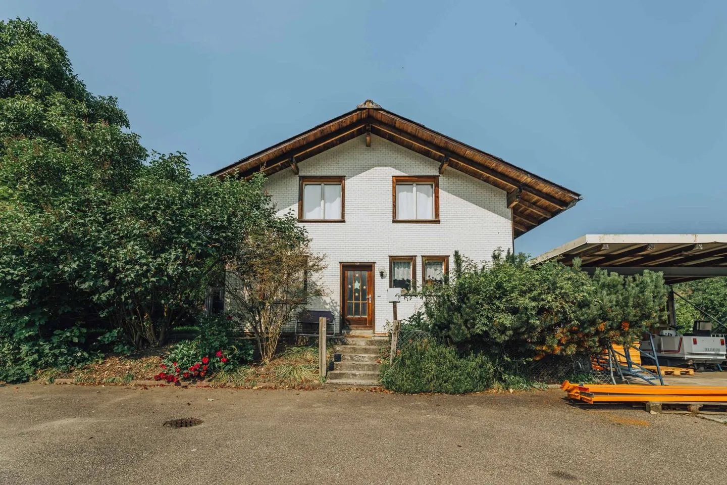 Casa bifamiliare vicino alla stazione di Kleindietwil - Molto potenziale a un prezzo accessibile - Foto 1 di 11