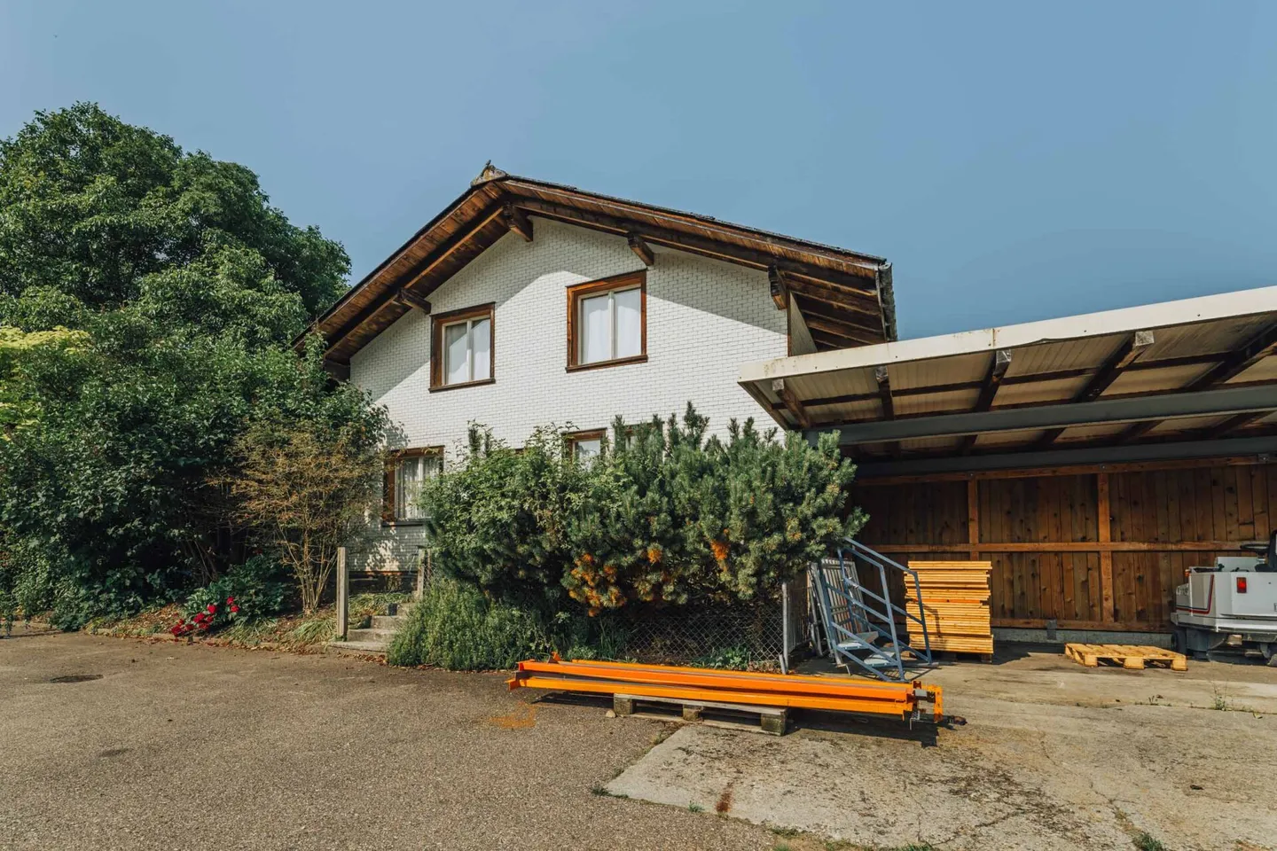 Casa bifamiliare vicino alla stazione di Kleindietwil - Molto potenziale a un prezzo accessibile - Foto 2 di 11