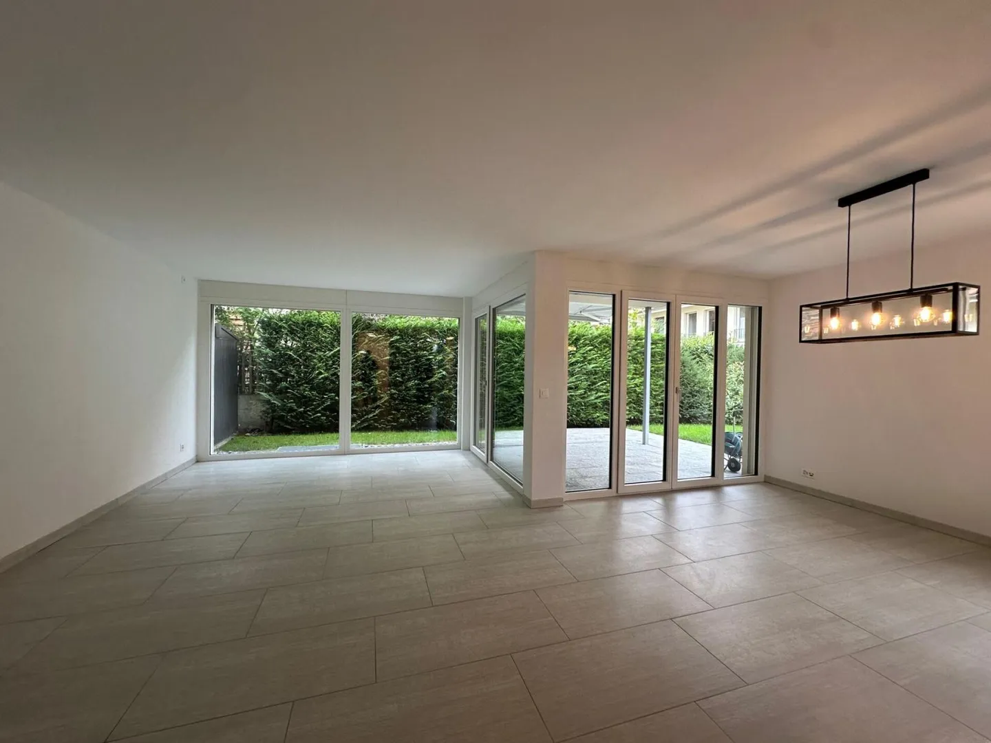 Maison double familiale avec jardin ! - Photo 2 sur 12