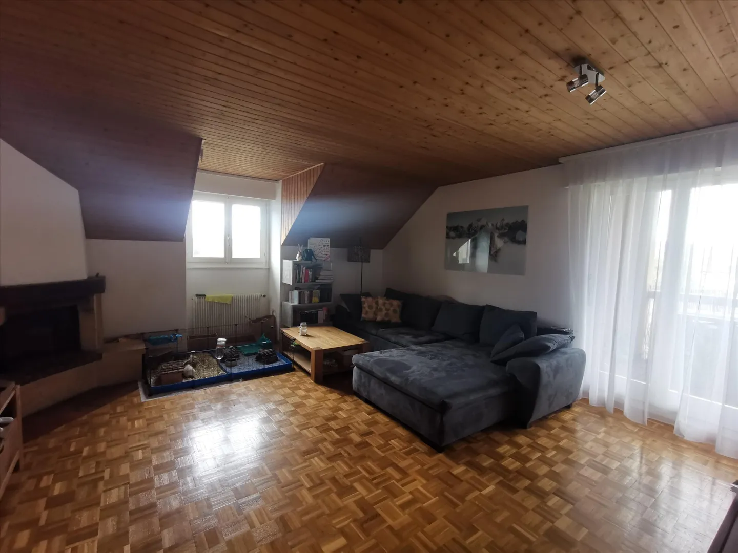 Große 3.5-Zimmer-Wohnung in ruhiger Lage in der Nähe von Annehmlichkeiten - Foto 2 von 9