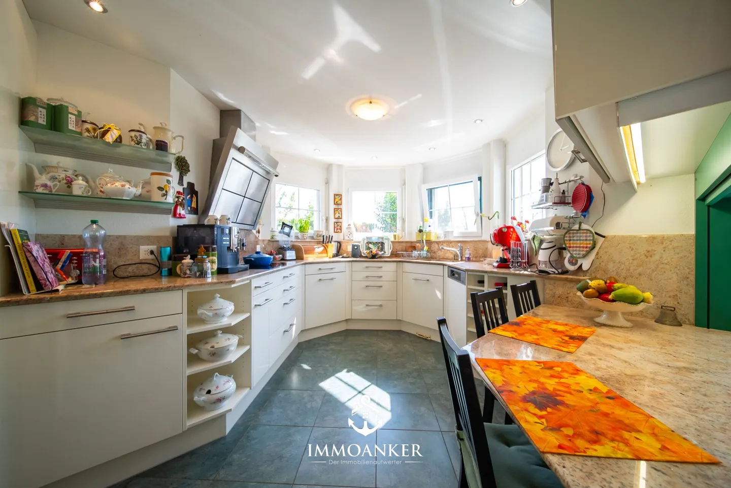 Living with a View - Surrounded by Peace and Greenery - 6.5 Room Single Family Home in Sulz - Photo 2 of 13