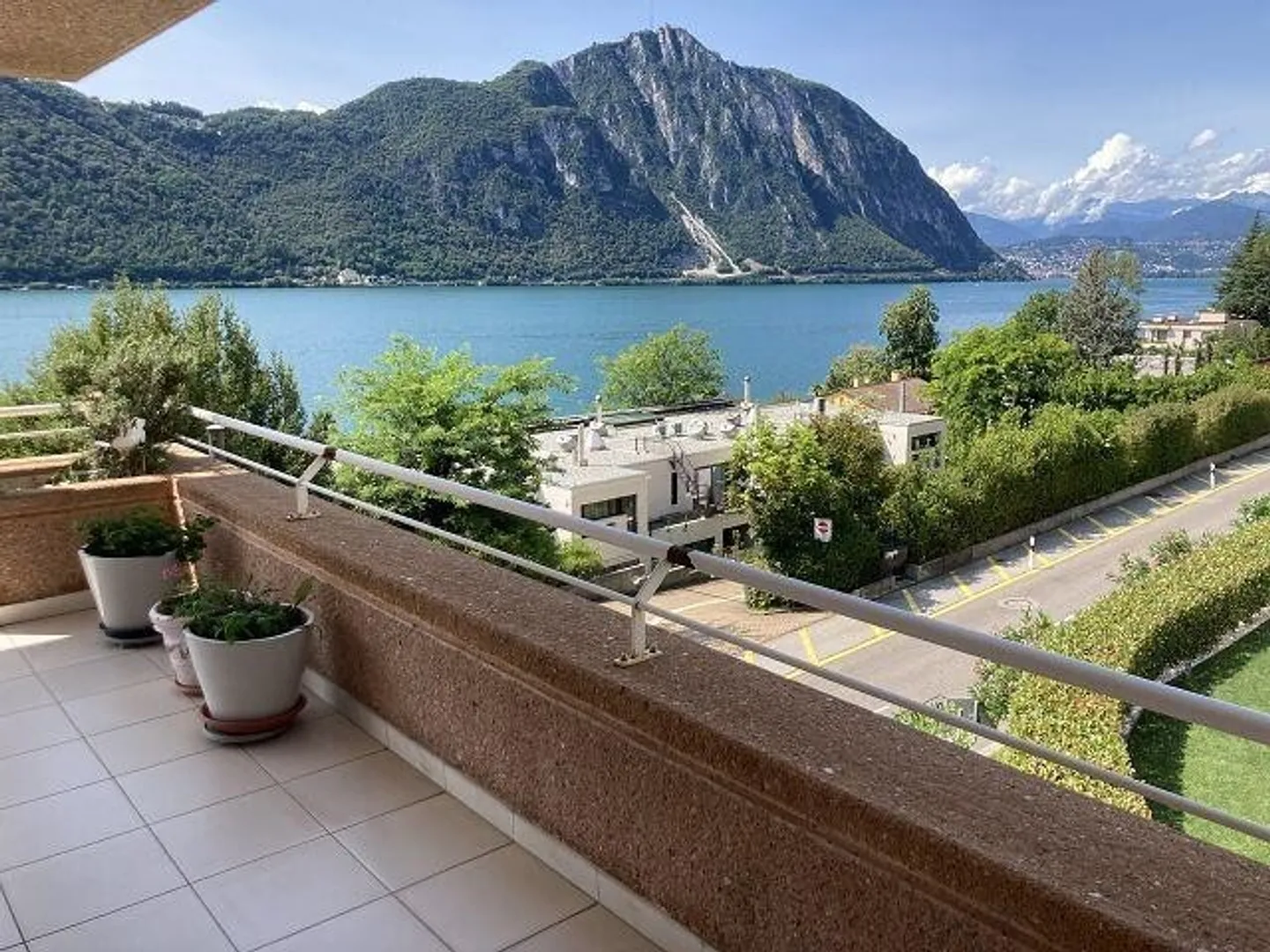 Penthouse Luxueux avec Vue sur le Lac - Photo 1 sur 13