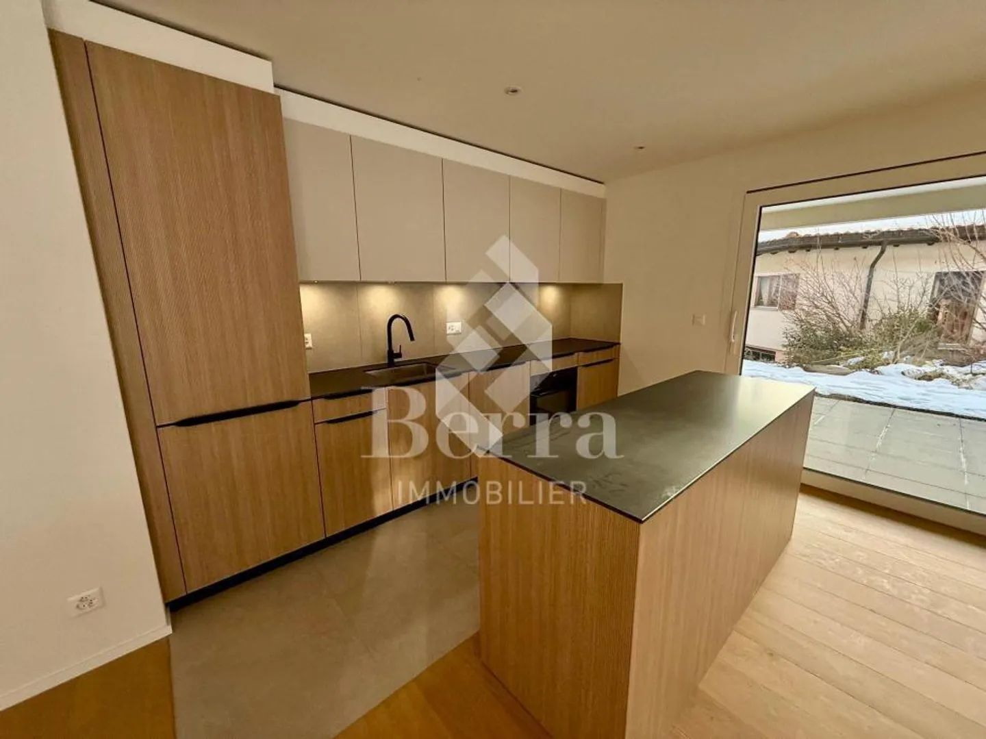 Large Garden Floor - Photo 2 of 13