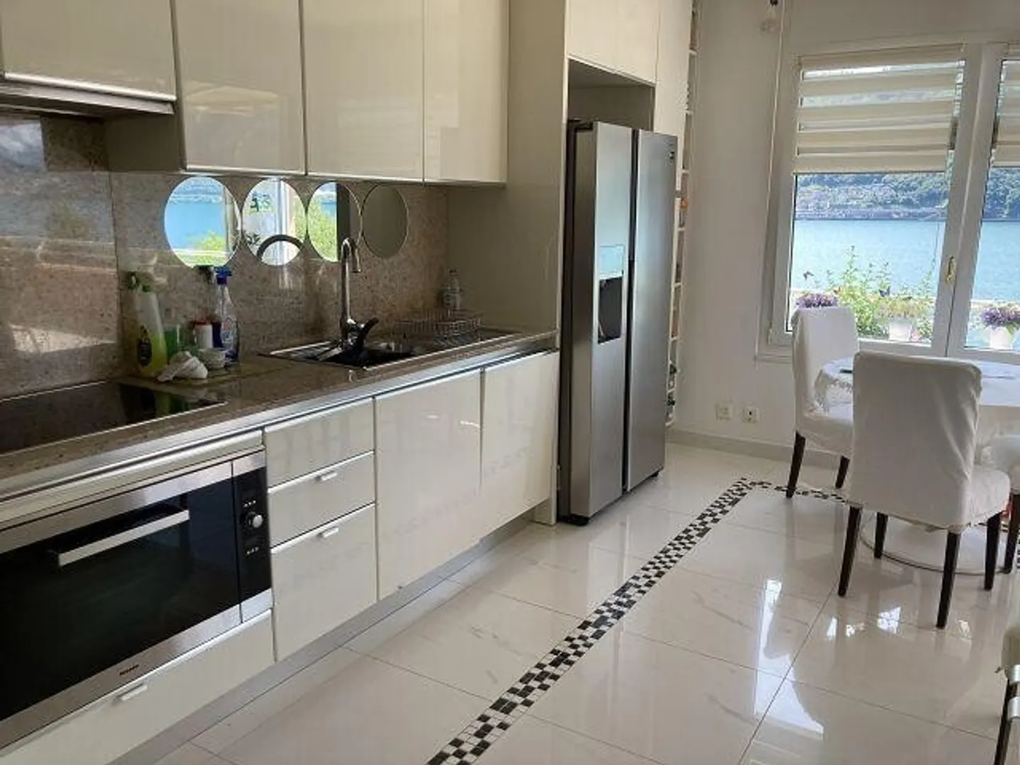 Penthouse Luxueux avec Vue sur le Lac - Photo 5 sur 13