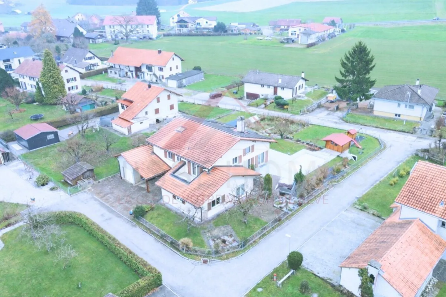Außergewöhnliches Familienhaus mit Pool - Foto 2 von 25