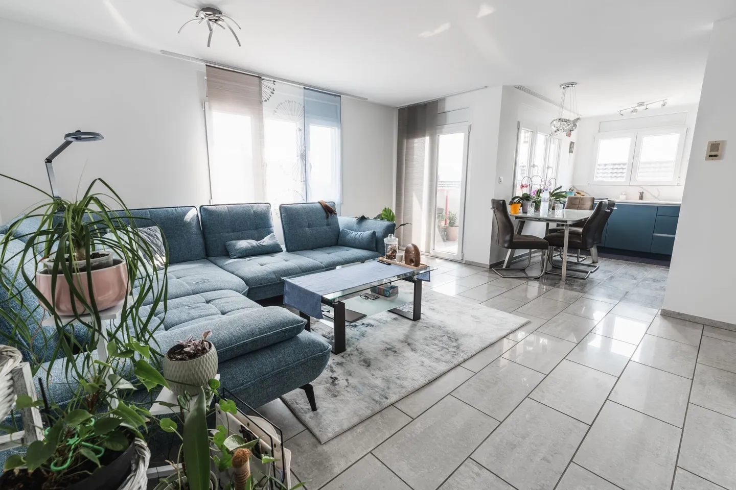 Renovated 4.5 Room Apartment in a Central Location - Photo 2 of 8