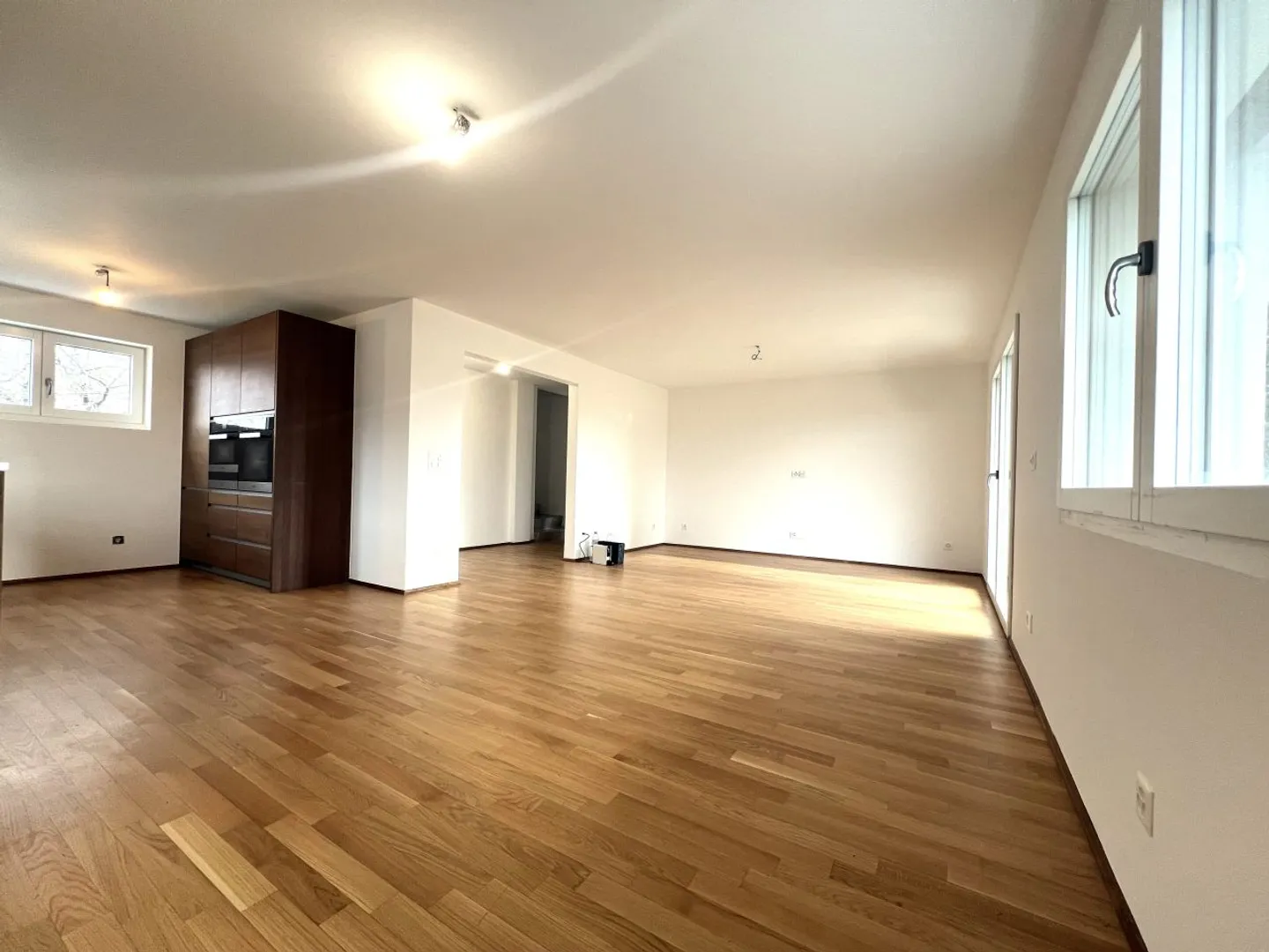 Schönes renoviertes Haus in Attalens / 3 Schlafzimmer / 1 Badezimmer / 1 Balkon / Wärmepumpe - Photo 3 of 13