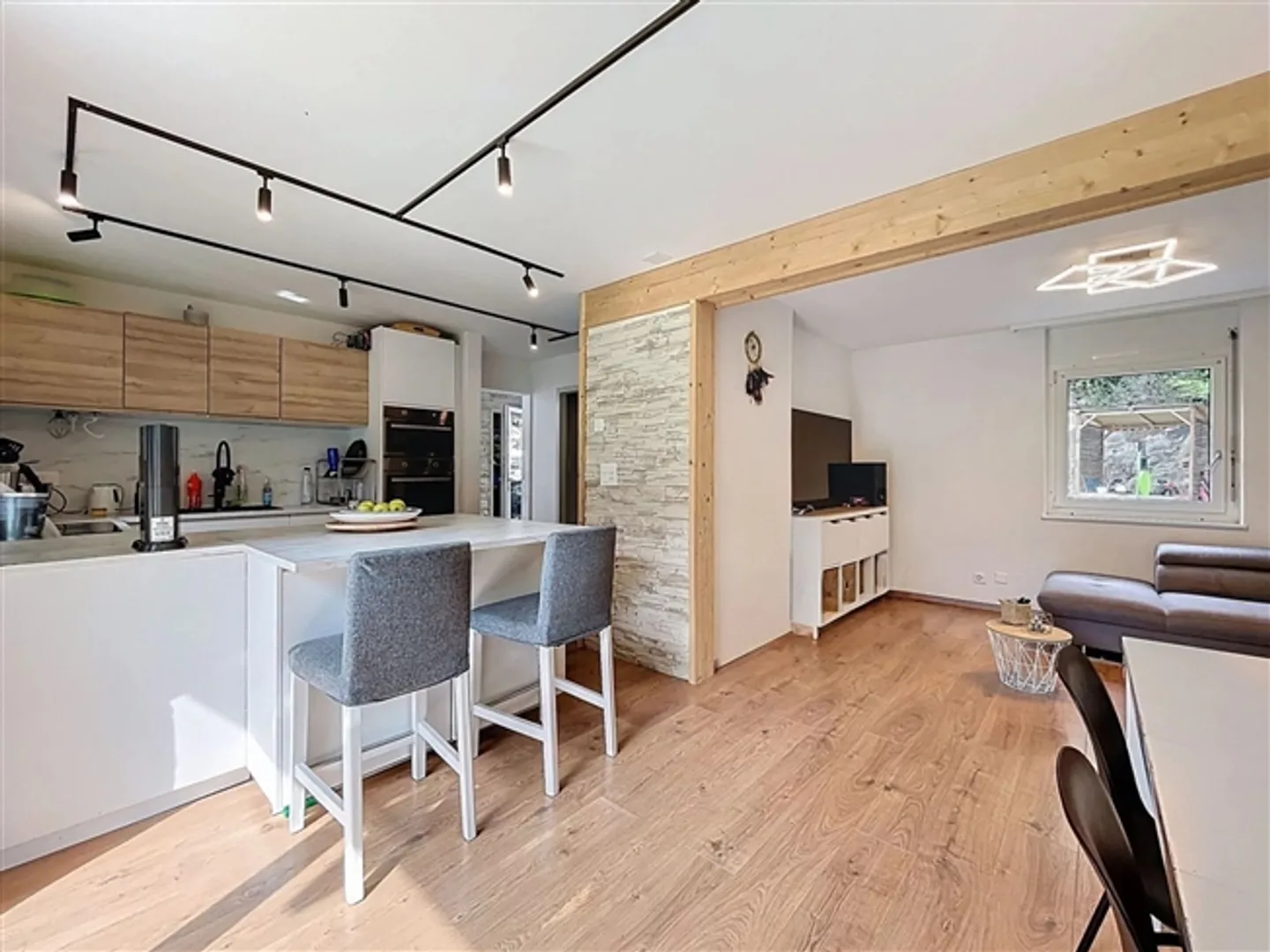 Charming Terraced Bungalow with Large Garden - Photo 2 of 12