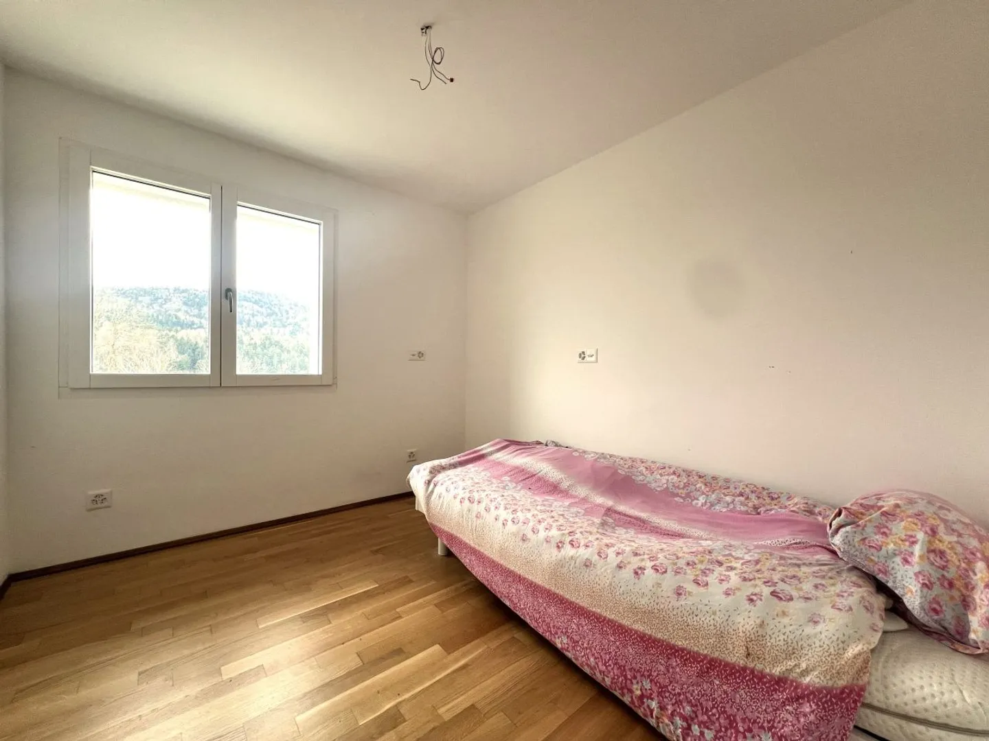 Schönes renoviertes Haus in Attalens / 3 Schlafzimmer / 1 Badezimmer / 1 Balkon / Wärmepumpe - Photo 7 of 13