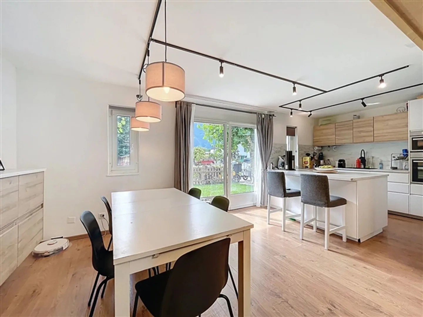 Charming Terraced Bungalow with Large Garden - Photo 3 of 12