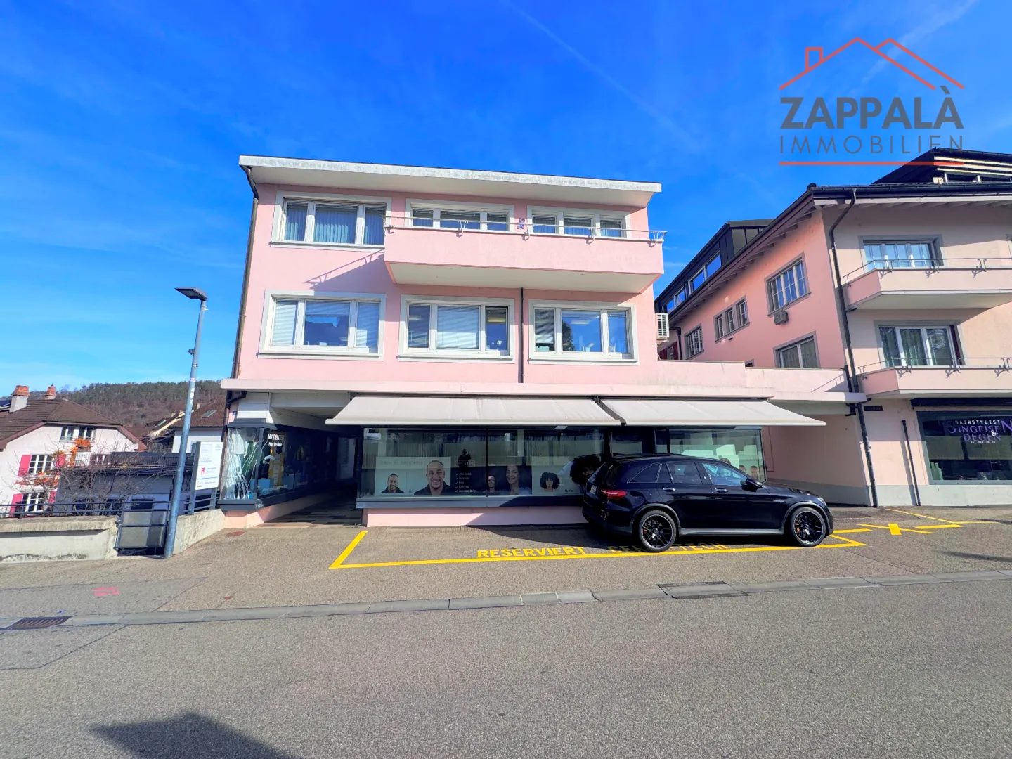 Magasin polyvalent dans un emplacement exclusif - Photo 3 sur 4