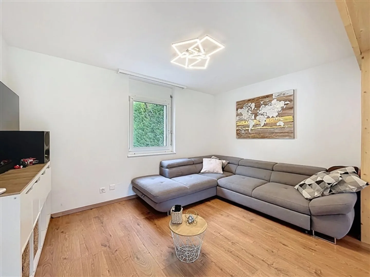 Charming Terraced Bungalow with Large Garden - Photo 5 of 12