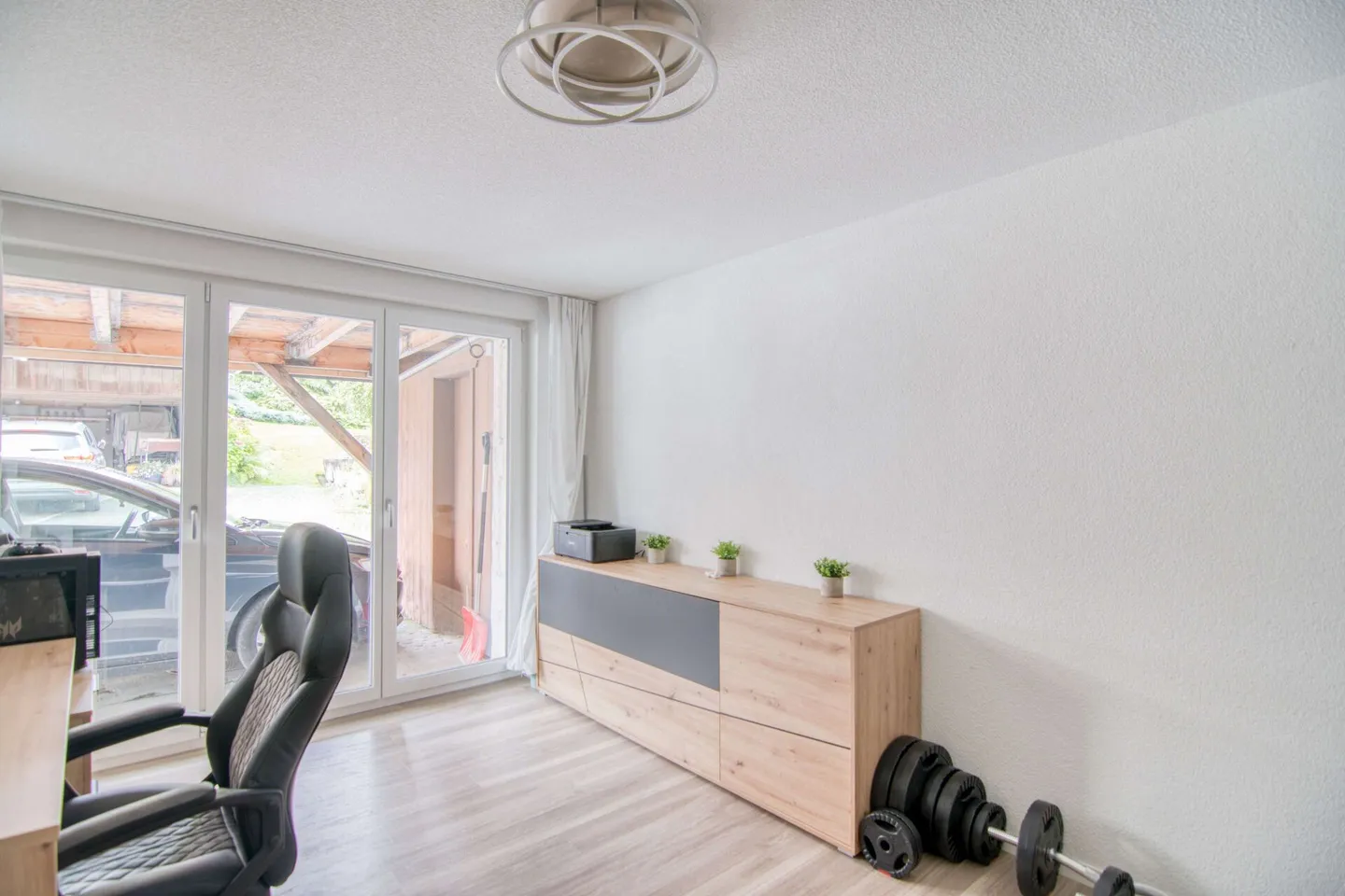 Attractive Investment Opportunity: Central Multi-Family House with 5 Residential Units and 5.72% Gross Yield - Photo 6 of 30