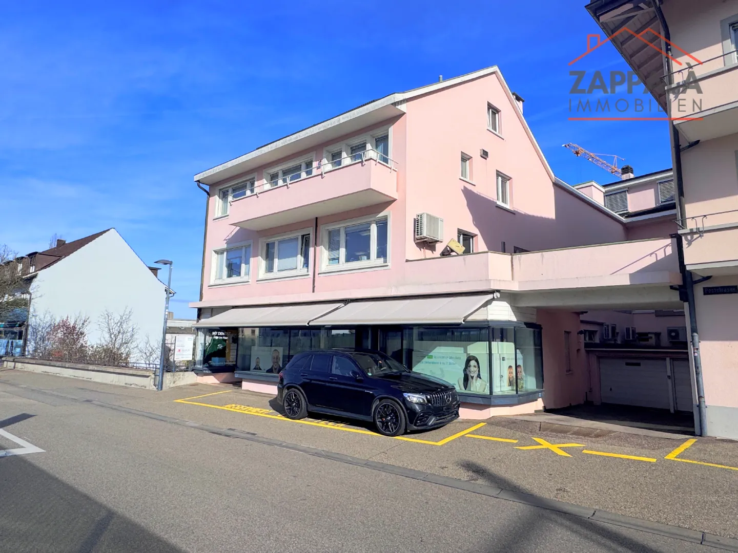 Magasin polyvalent dans un emplacement exclusif - Photo 1 sur 4