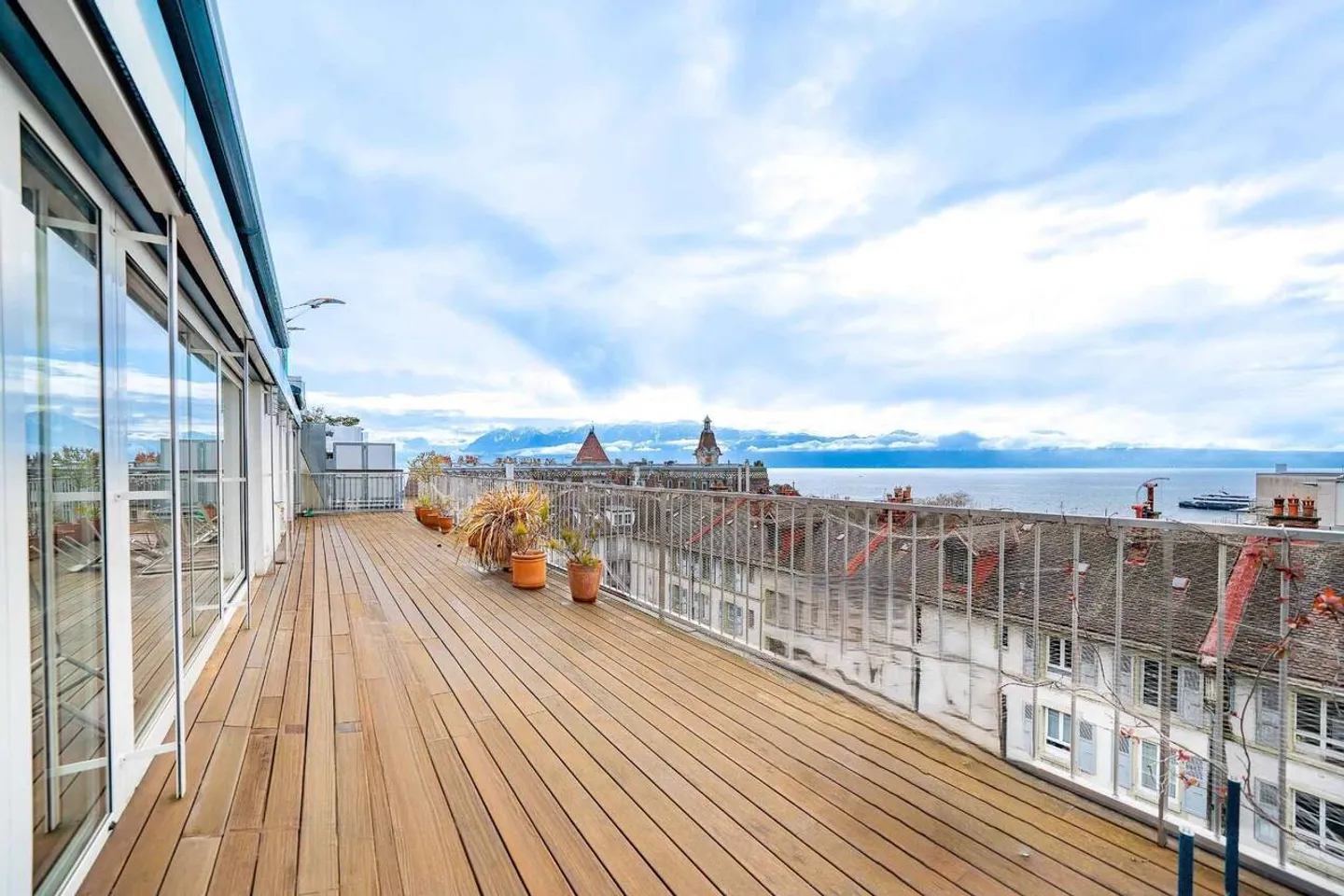 3.5-room luxury apartment with stunning views of Lake Geneva - Photo 1 of 13