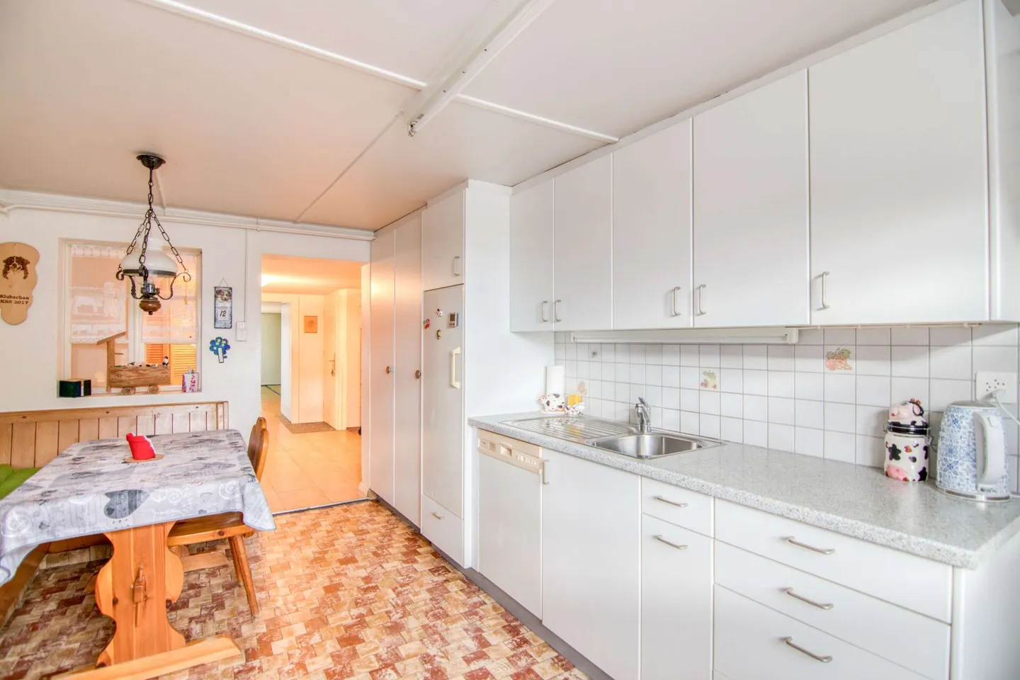 Attractive Investment Opportunity: Central Multi-Family House with 5 Residential Units and 5.72% Gross Yield - Photo 9 of 30