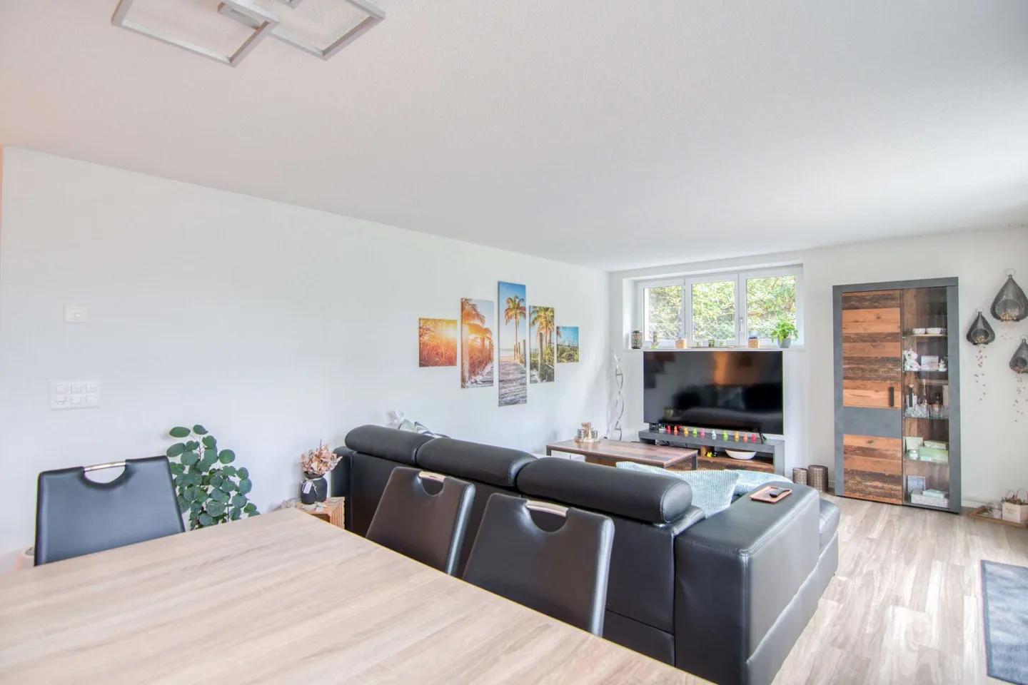 Attractive Investment Opportunity: Central Multi-Family House with 5 Residential Units and 5.72% Gross Yield - Photo 3 of 30