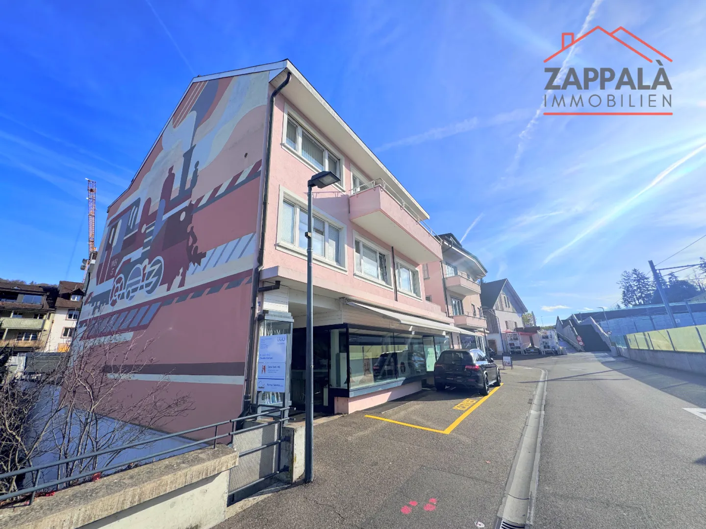 Magasin polyvalent dans un emplacement exclusif - Photo 2 sur 4