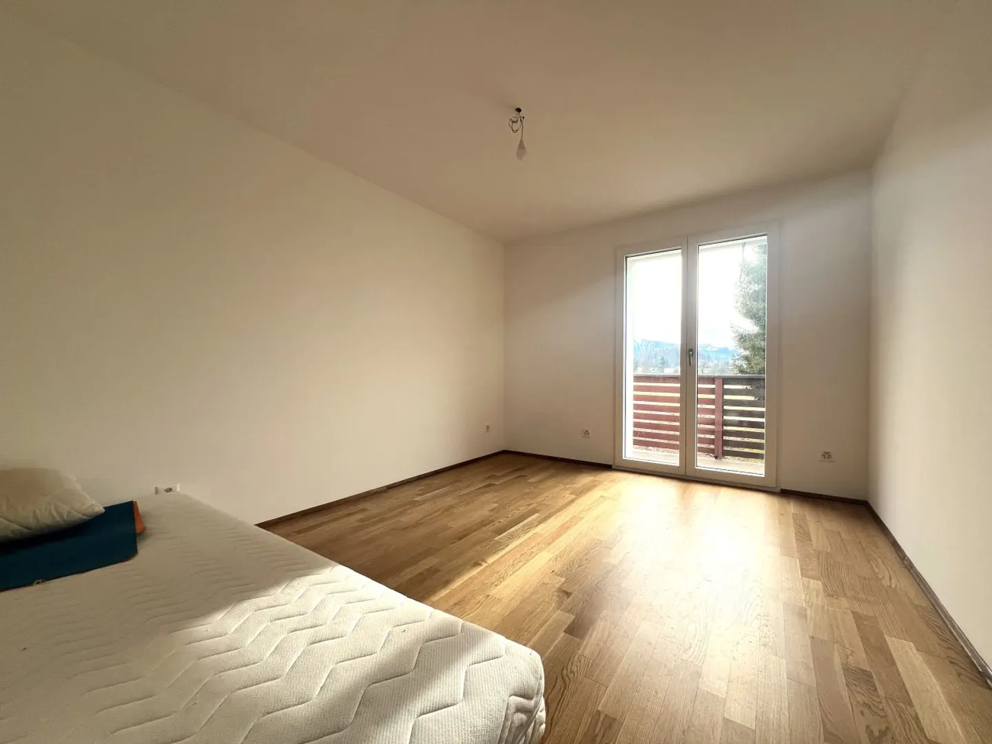 Schönes renoviertes Haus in Attalens / 3 Schlafzimmer / 1 Badezimmer / 1 Balkon / Wärmepumpe - Photo 9 of 13