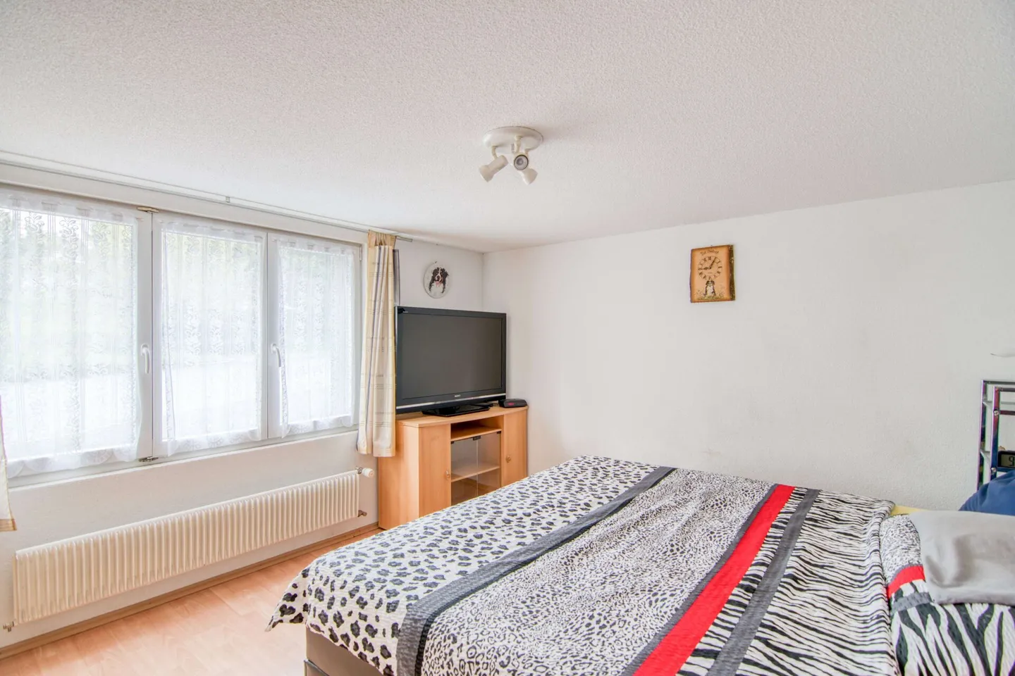 Attractive Investment Opportunity: Central Multi-Family House with 5 Residential Units and 5.72% Gross Yield - Photo 10 of 30
