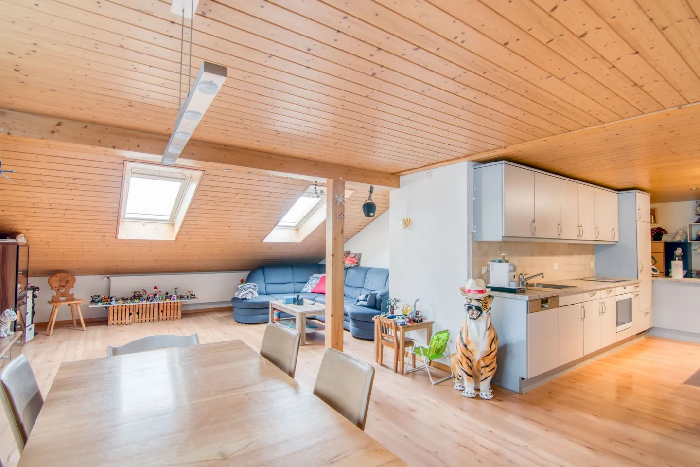 Attractive Investment Opportunity: Central Multi-Family House with 5 Residential Units and 5.72% Gross Yield - Photo 12 of 30